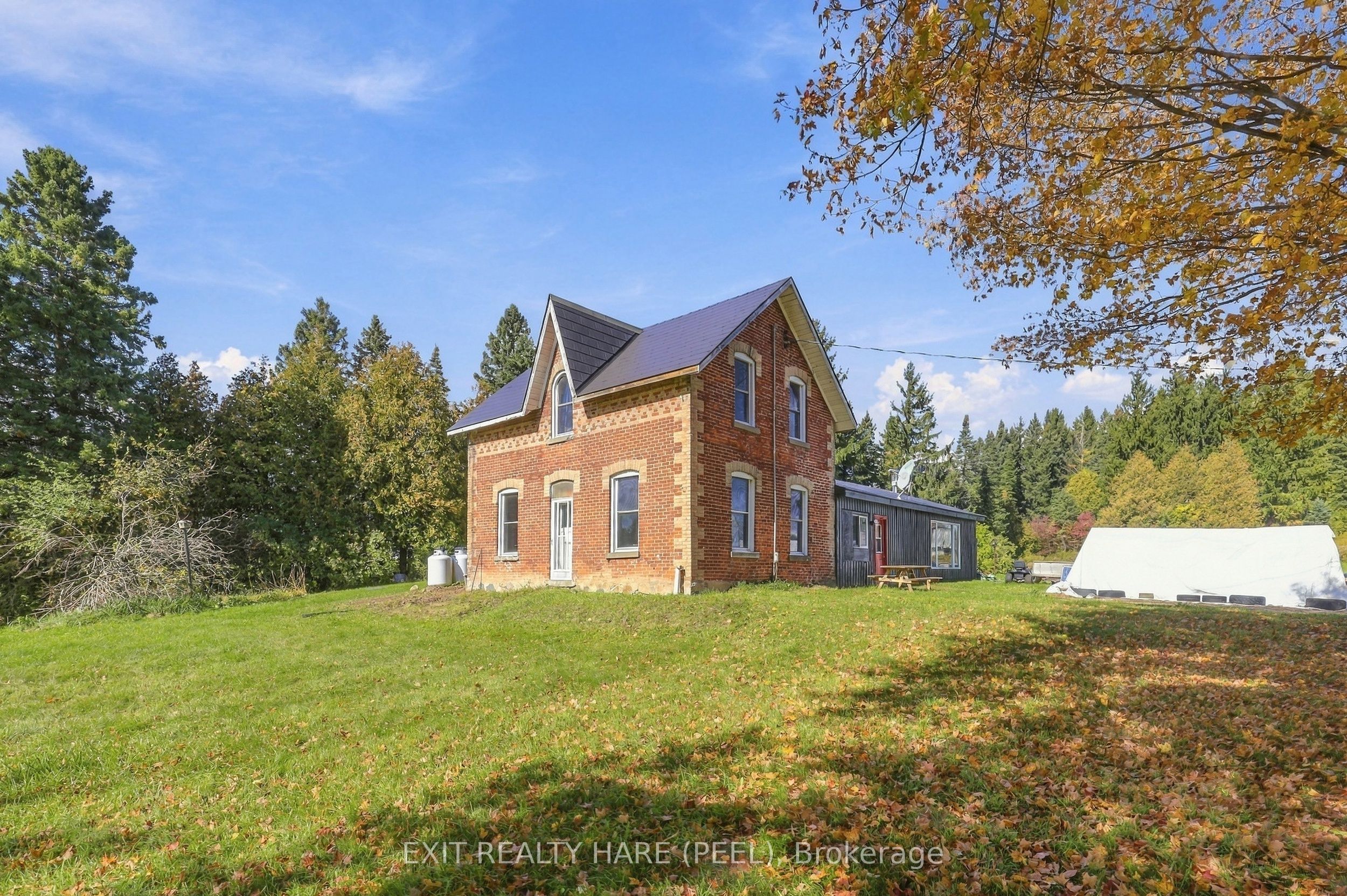 385169 20th Side Road Property Photo 4