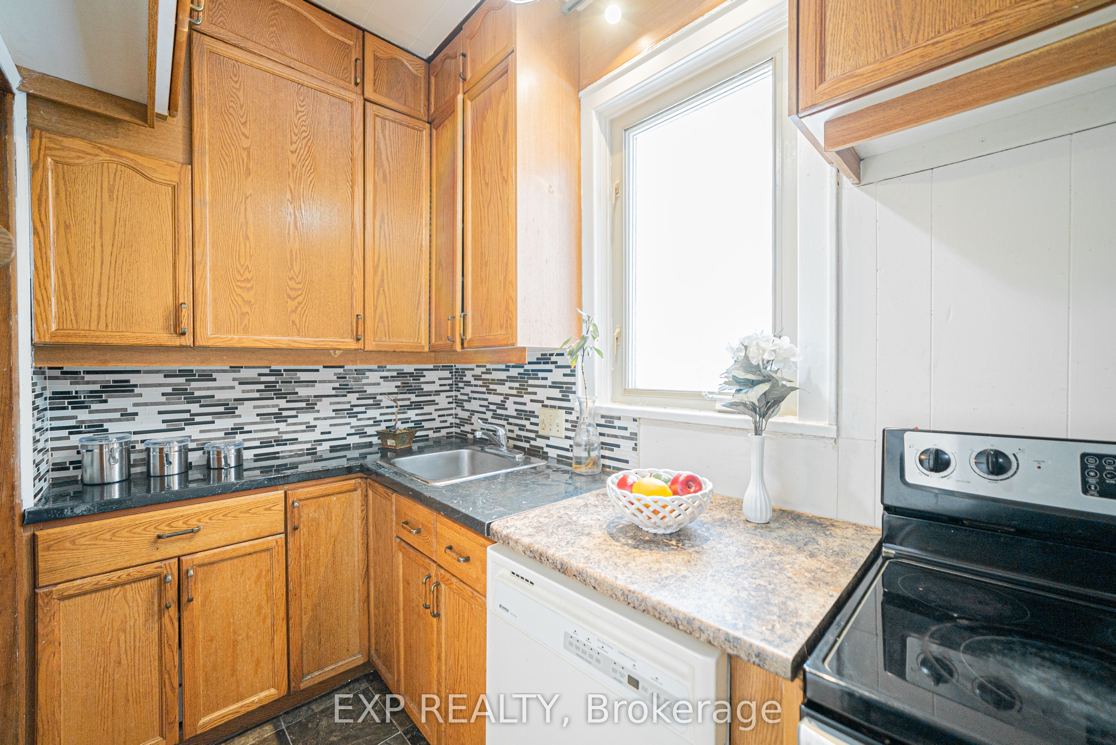 52 Proctor Boulevard Main Property Photo 12