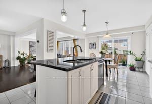7 Pickett Place Property Photo 20