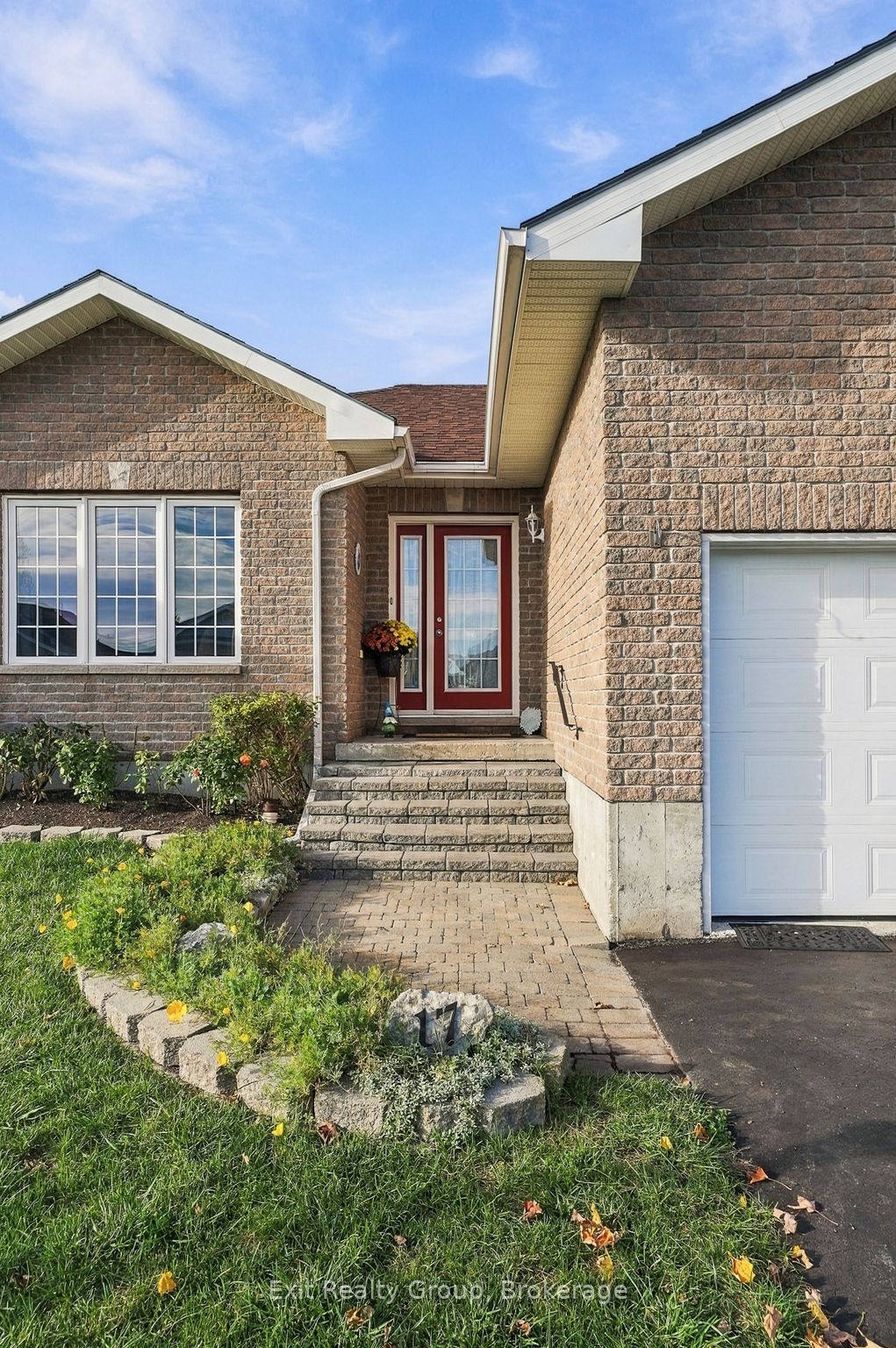 17 Aletha Drive Property Photo 3