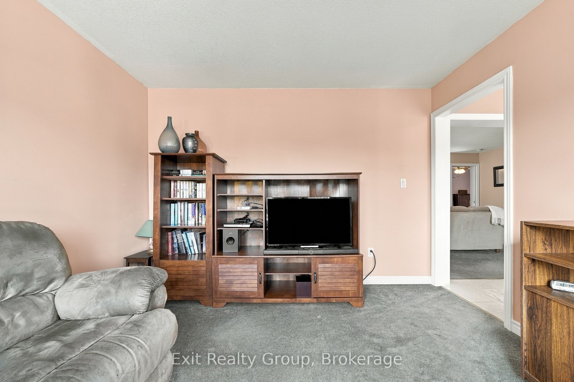17 Aletha Drive Property Photo 8
