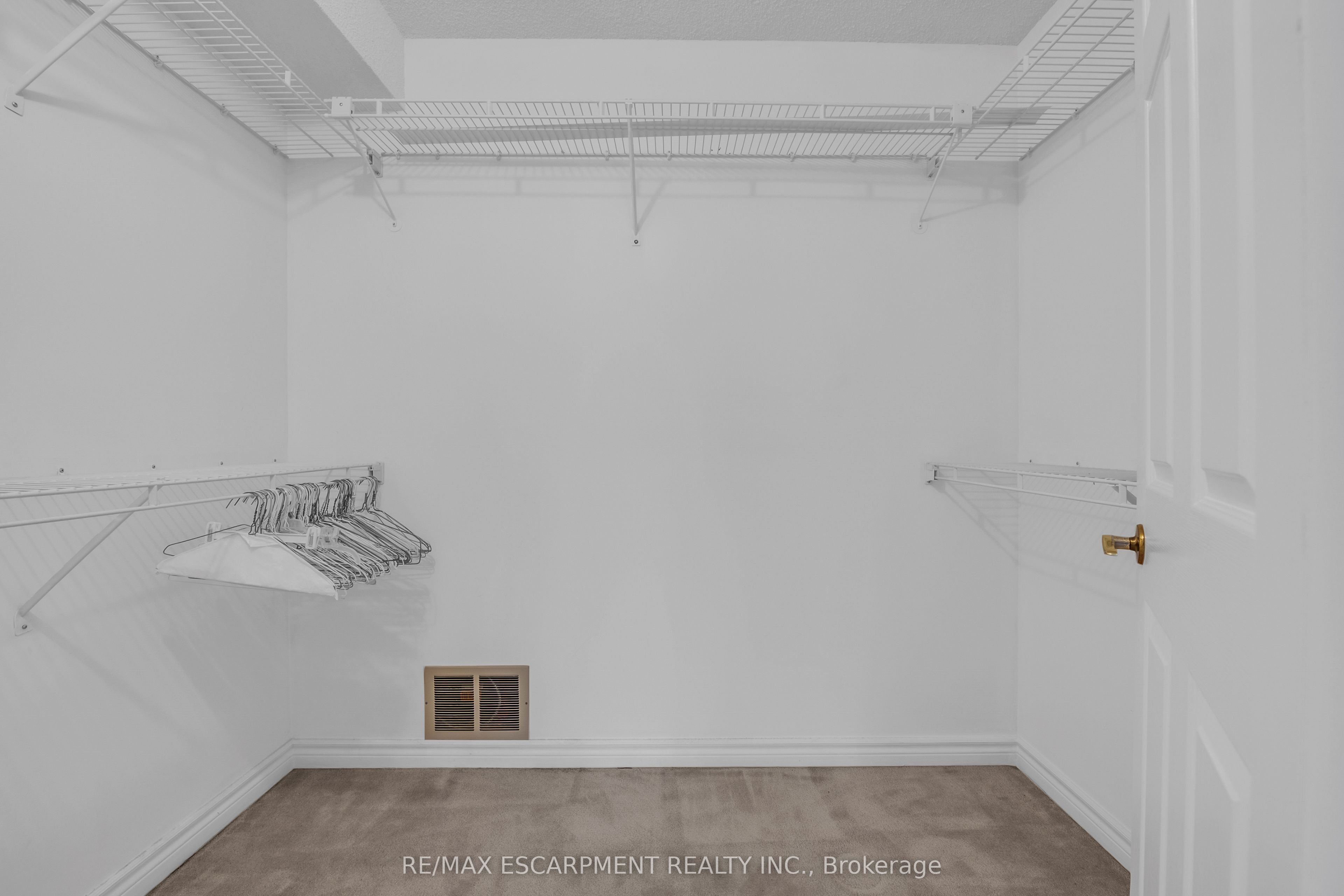 67 Caroline Street S 203 Property Photo 20
