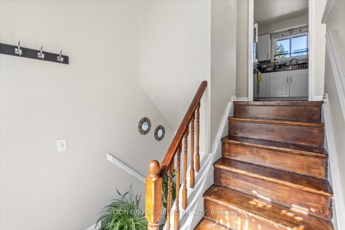 73 Gablewood Crescent Property Photo 4