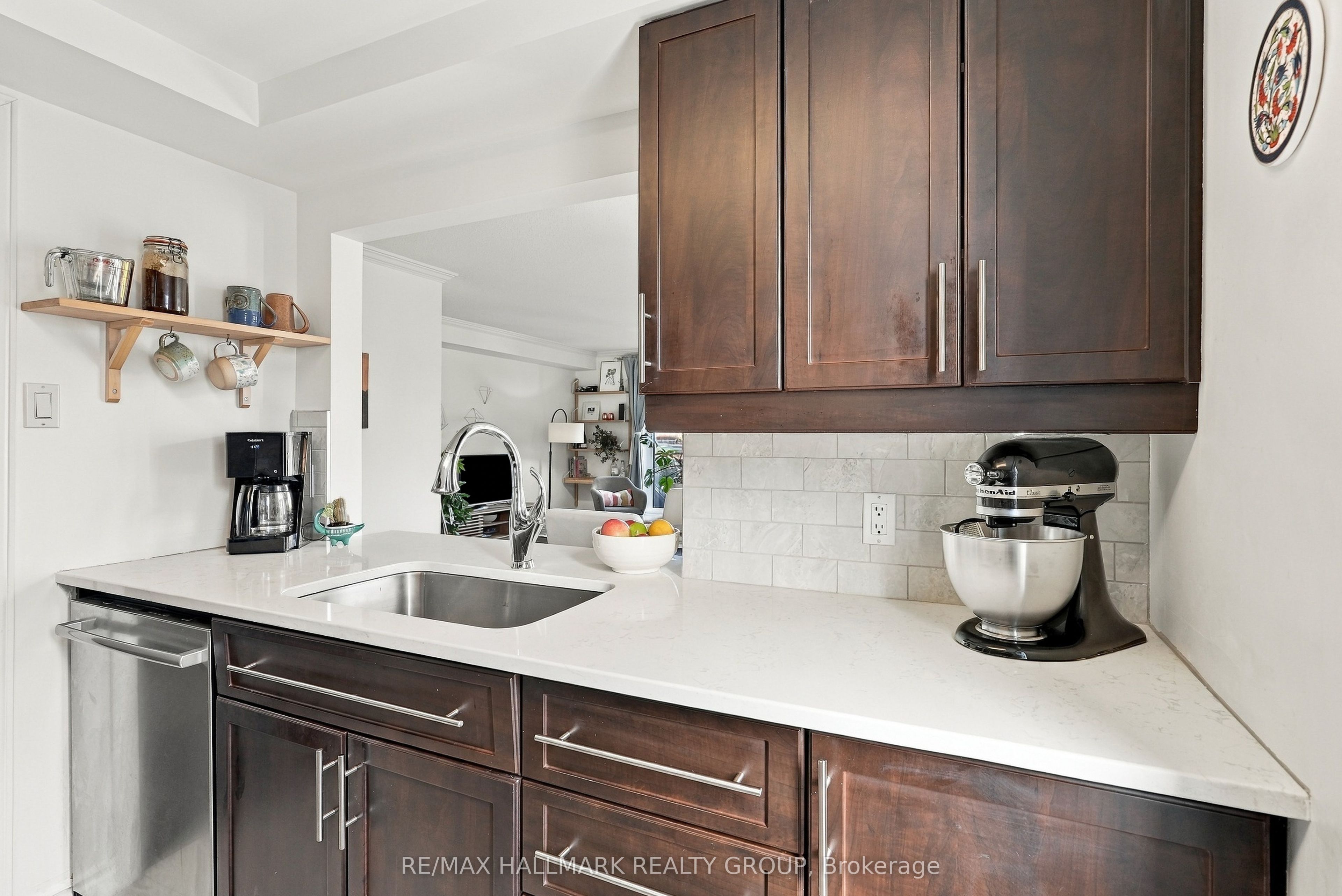 959 North River Road 401 Property Photo 8