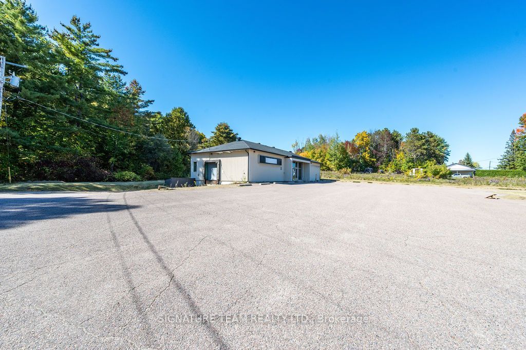 8647 60 Highway Property Photo 2