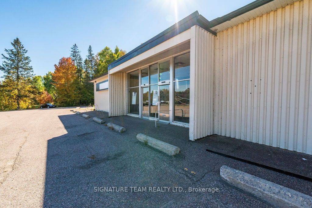 8647 60 Highway Property Photo 5