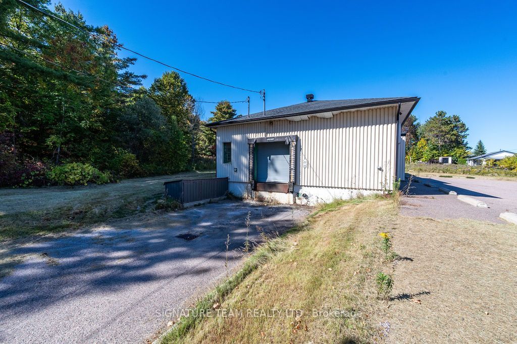 8647 60 Highway Property Photo 6