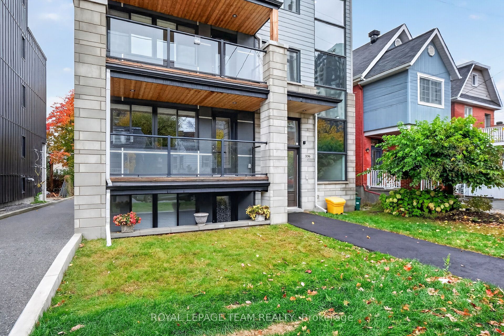 336 Tweedsmuir Avenue 2 Property Photo 1