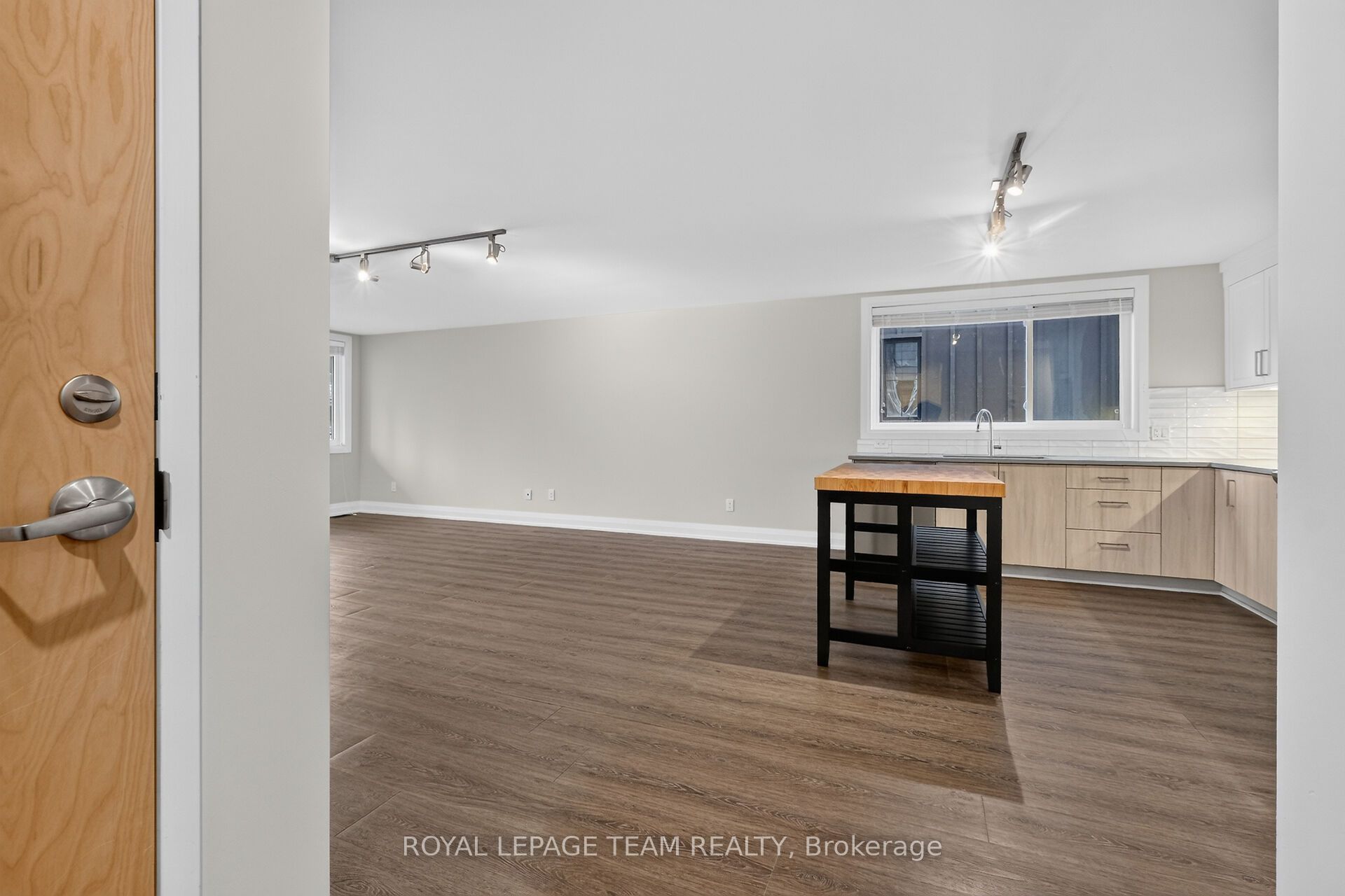 336 Tweedsmuir Avenue 2 Property Photo 9