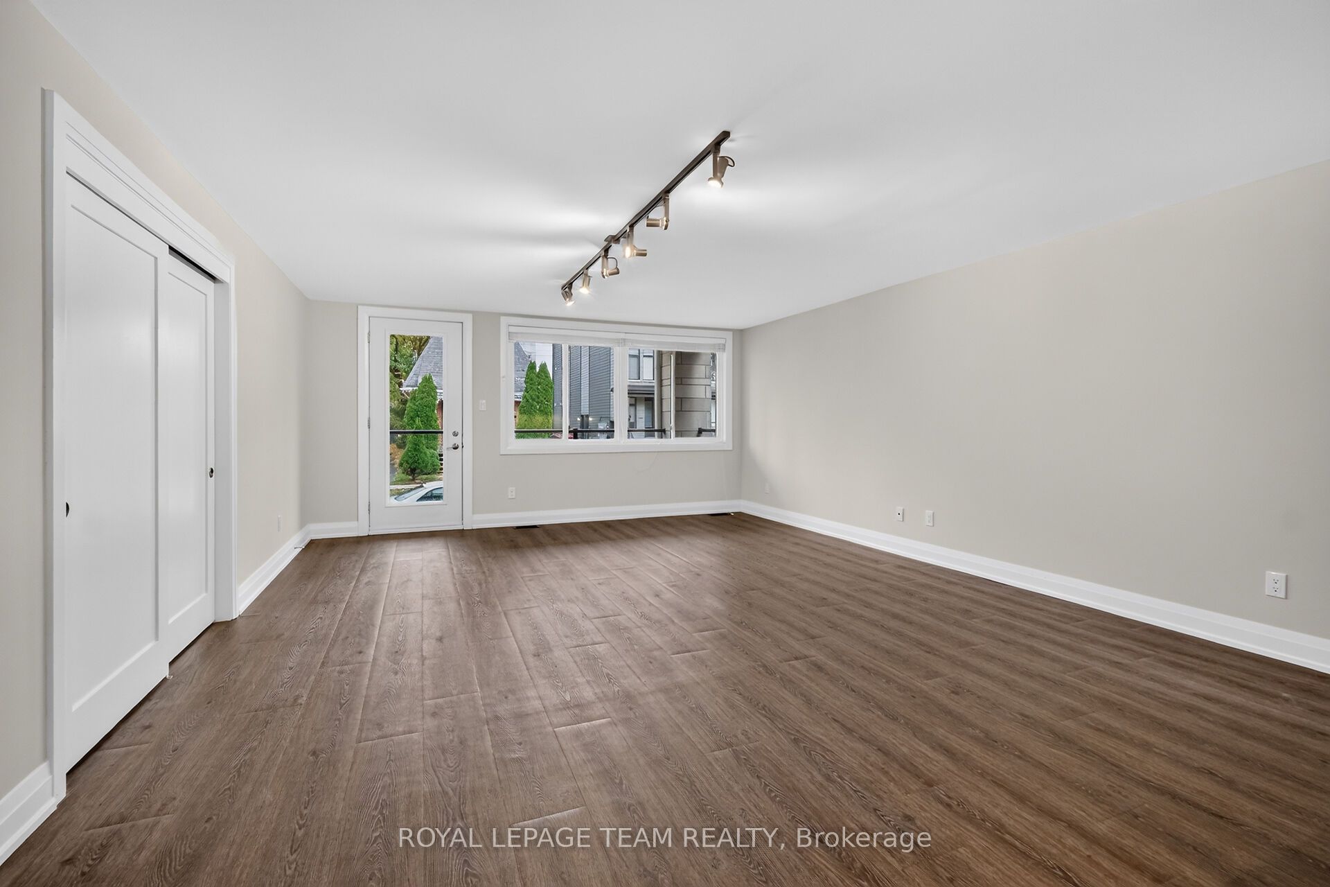 336 Tweedsmuir Avenue 2 Property Photo 10