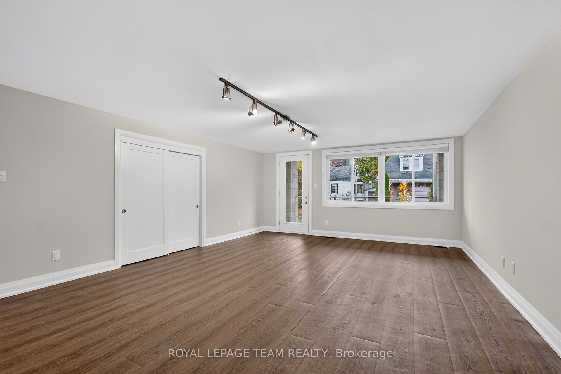 336 Tweedsmuir Avenue 2 Property Photo 11