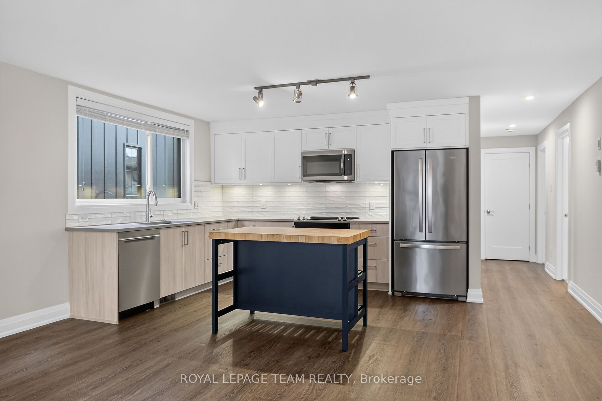 336 Tweedsmuir Avenue 2 Property Photo 16