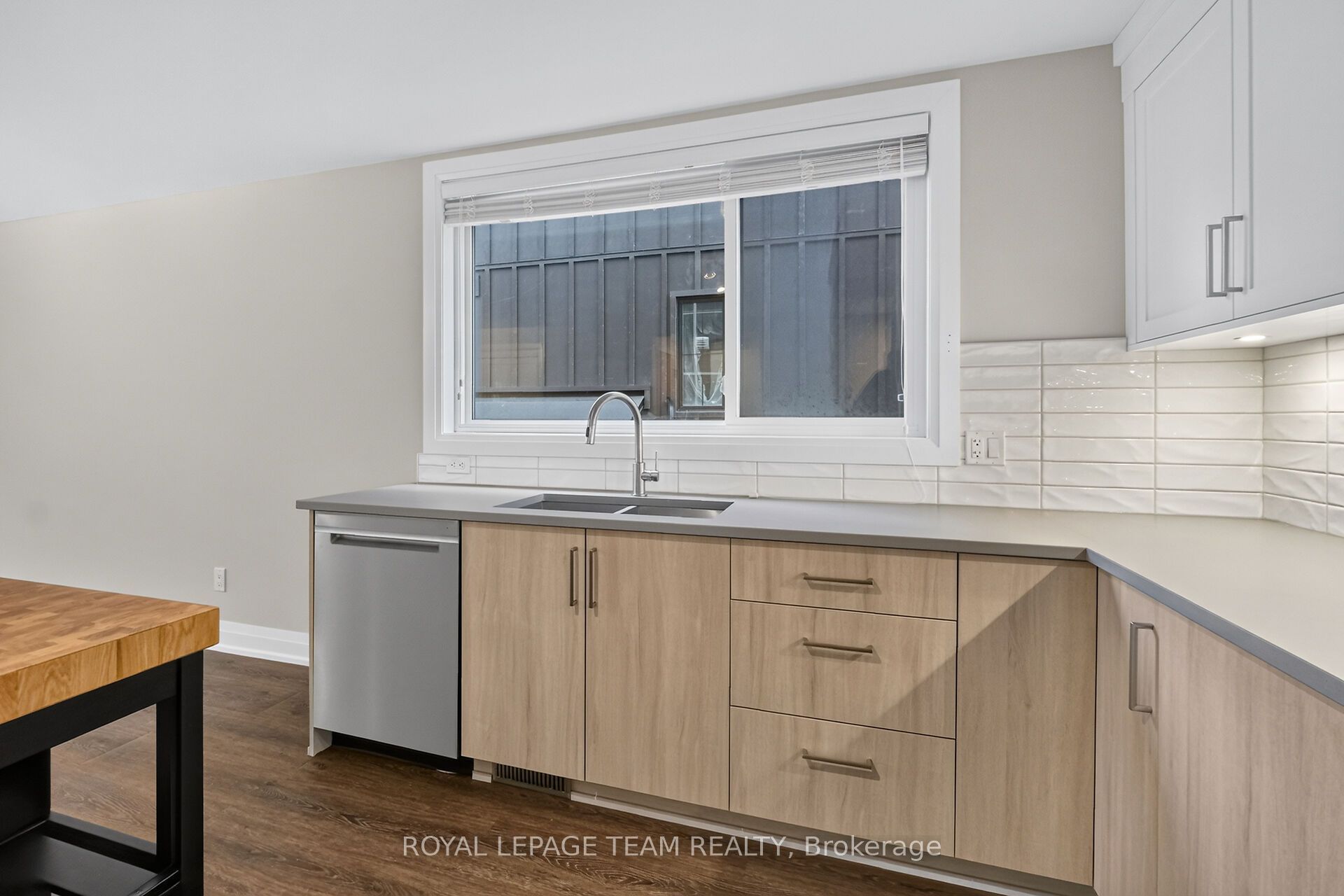 336 Tweedsmuir Avenue 2 Property Photo 24
