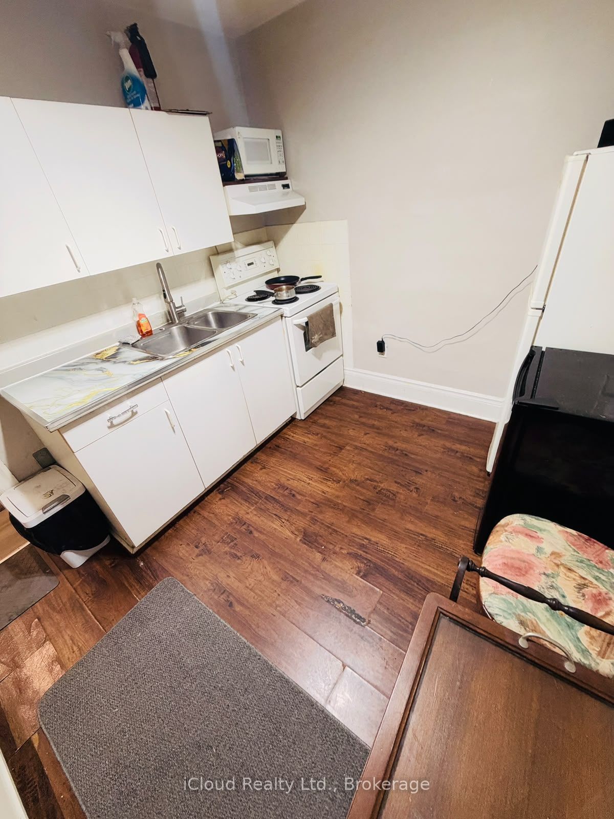 1176 Cannon Street E Main Property Photo 2