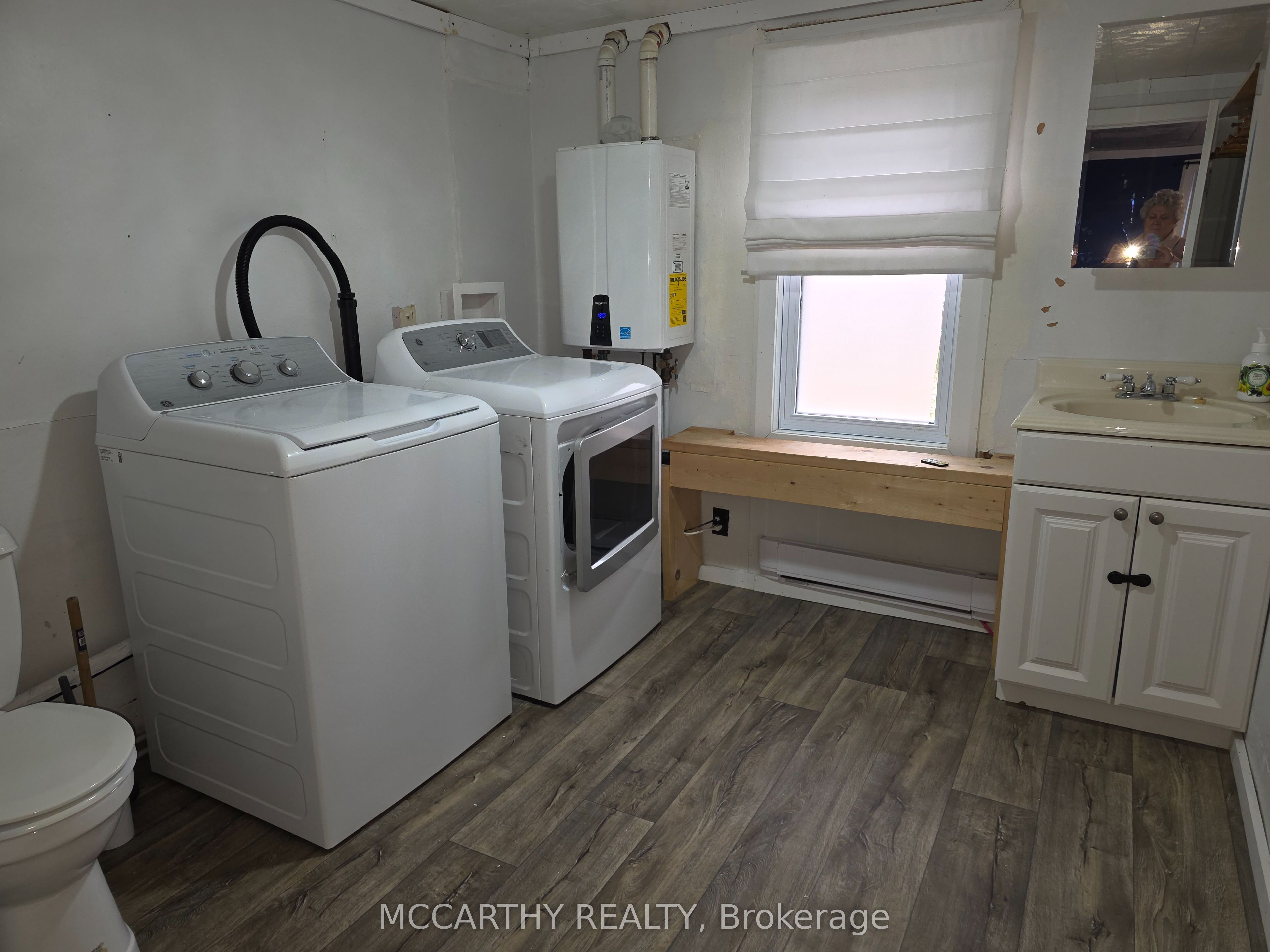 50 Young Street Property Photo 13