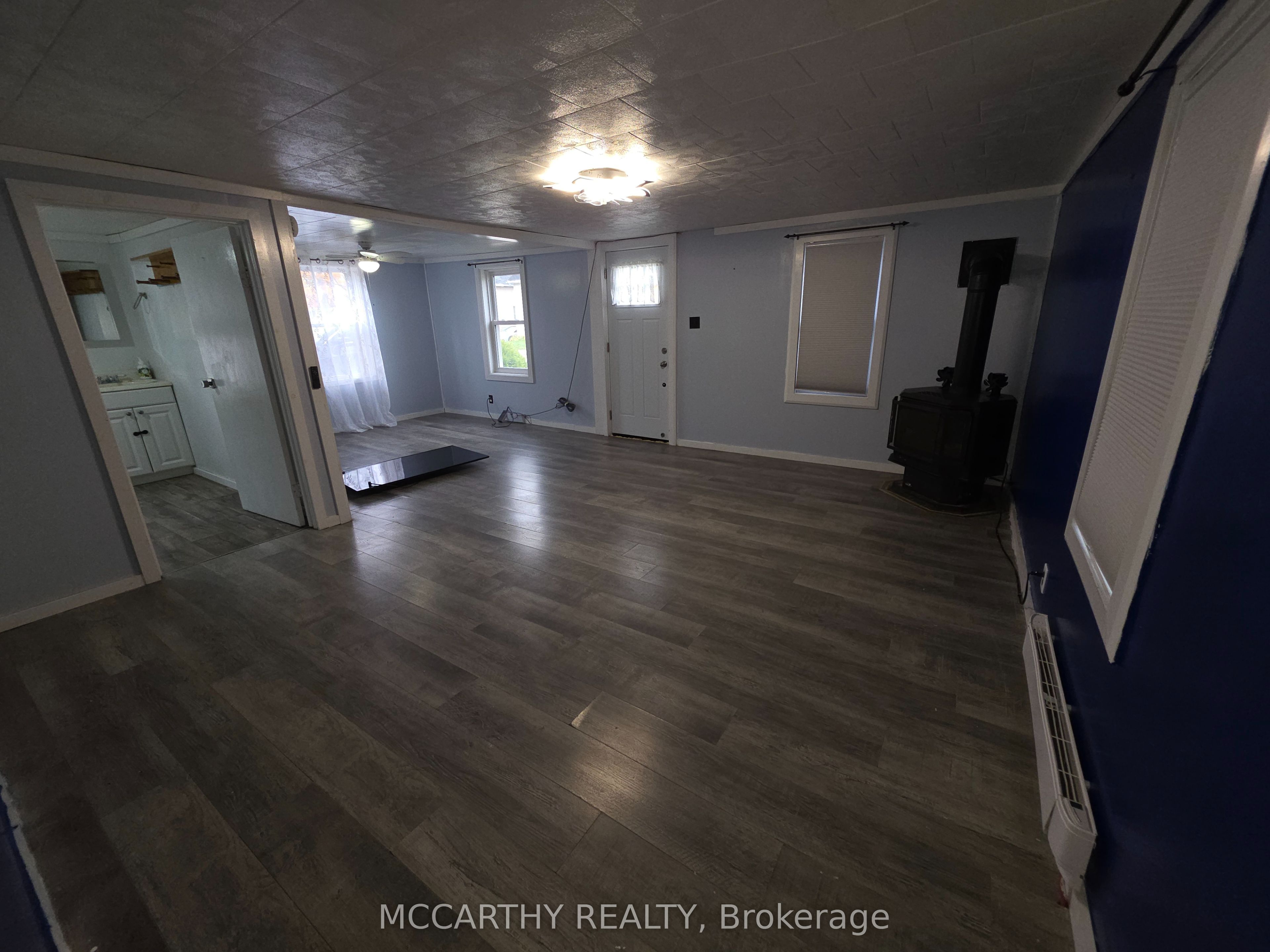 50 Young Street Property Photo 14