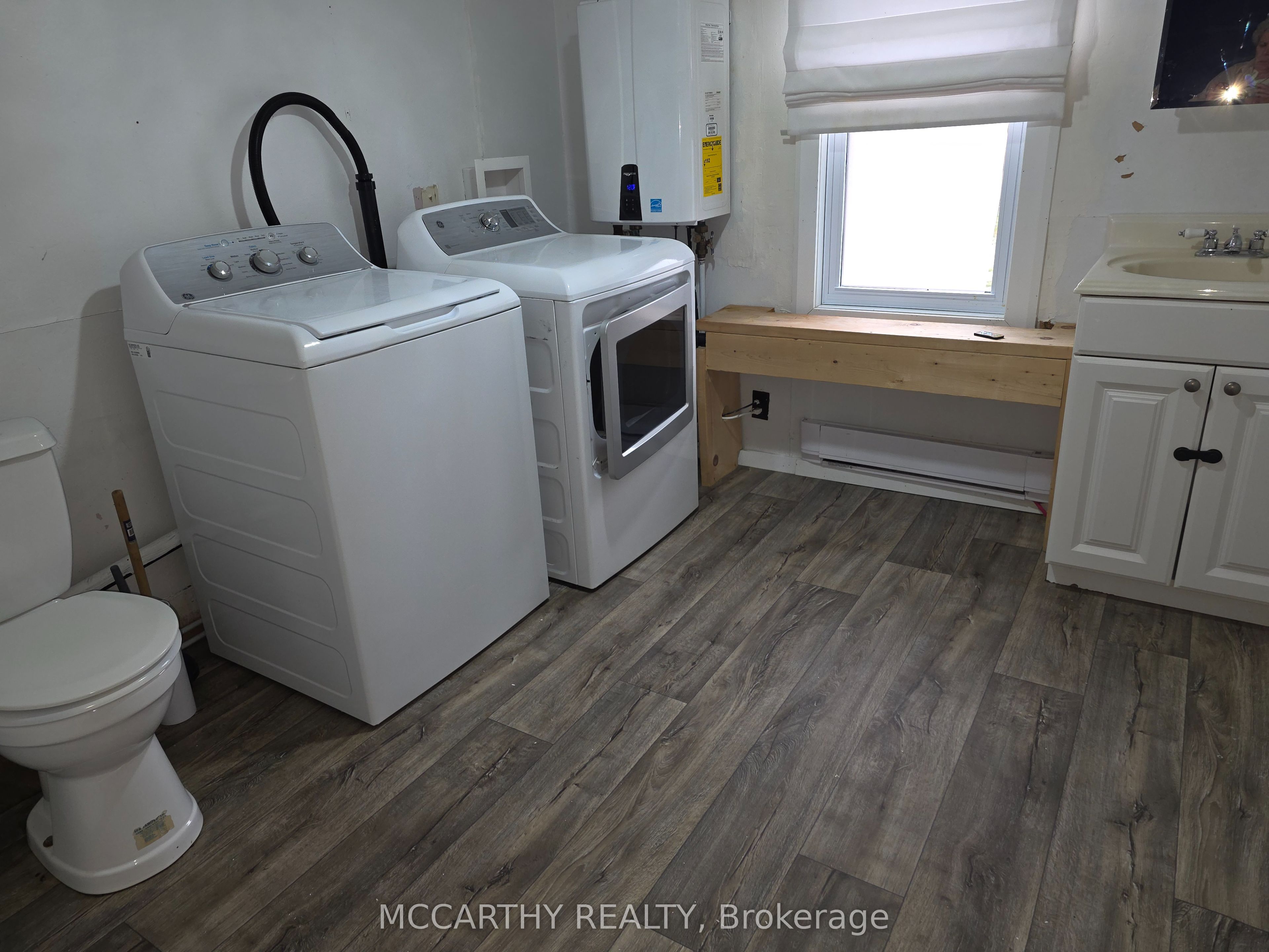 50 Young Street Property Photo 28