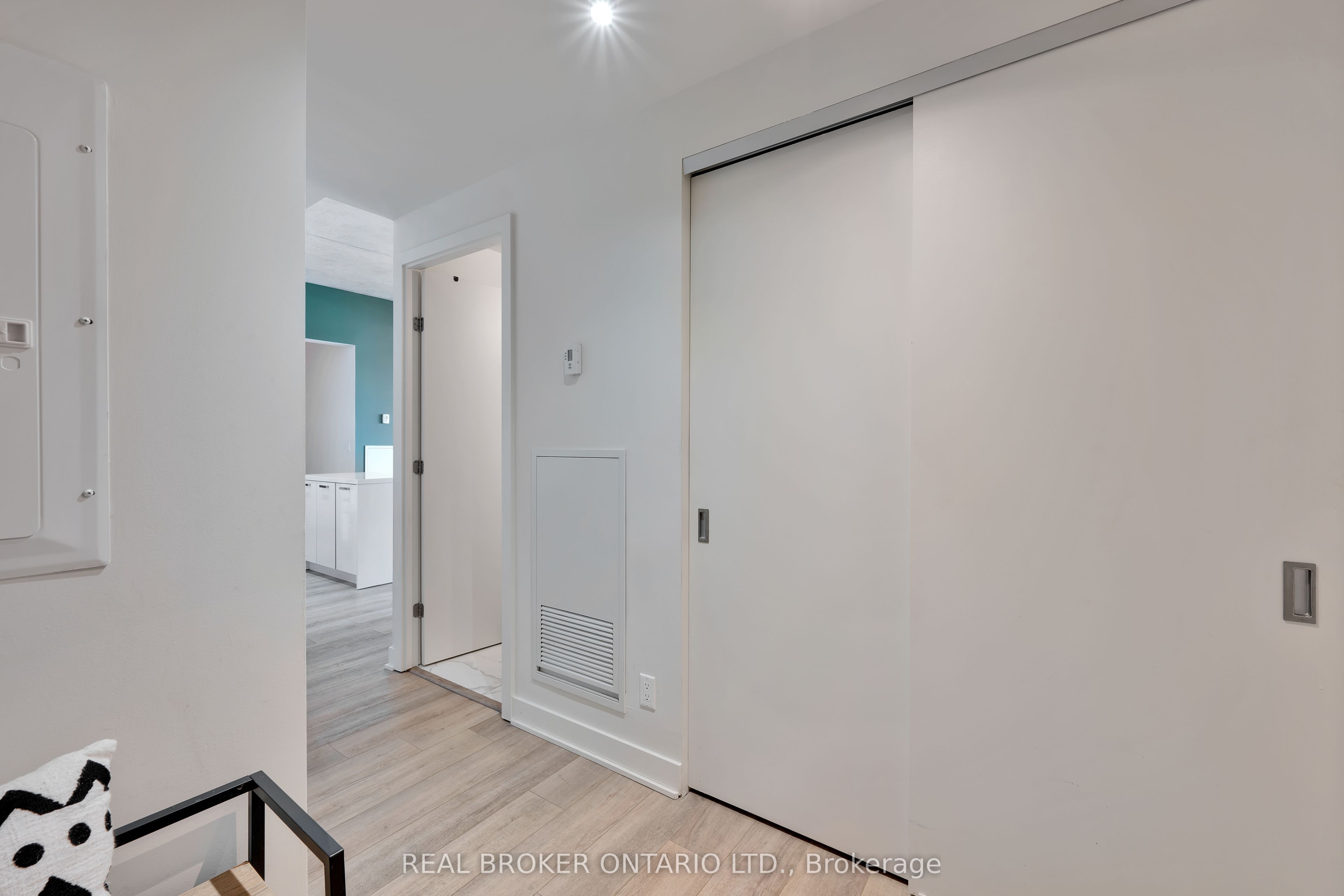203 Catherine Street 703 Property Photo 3
