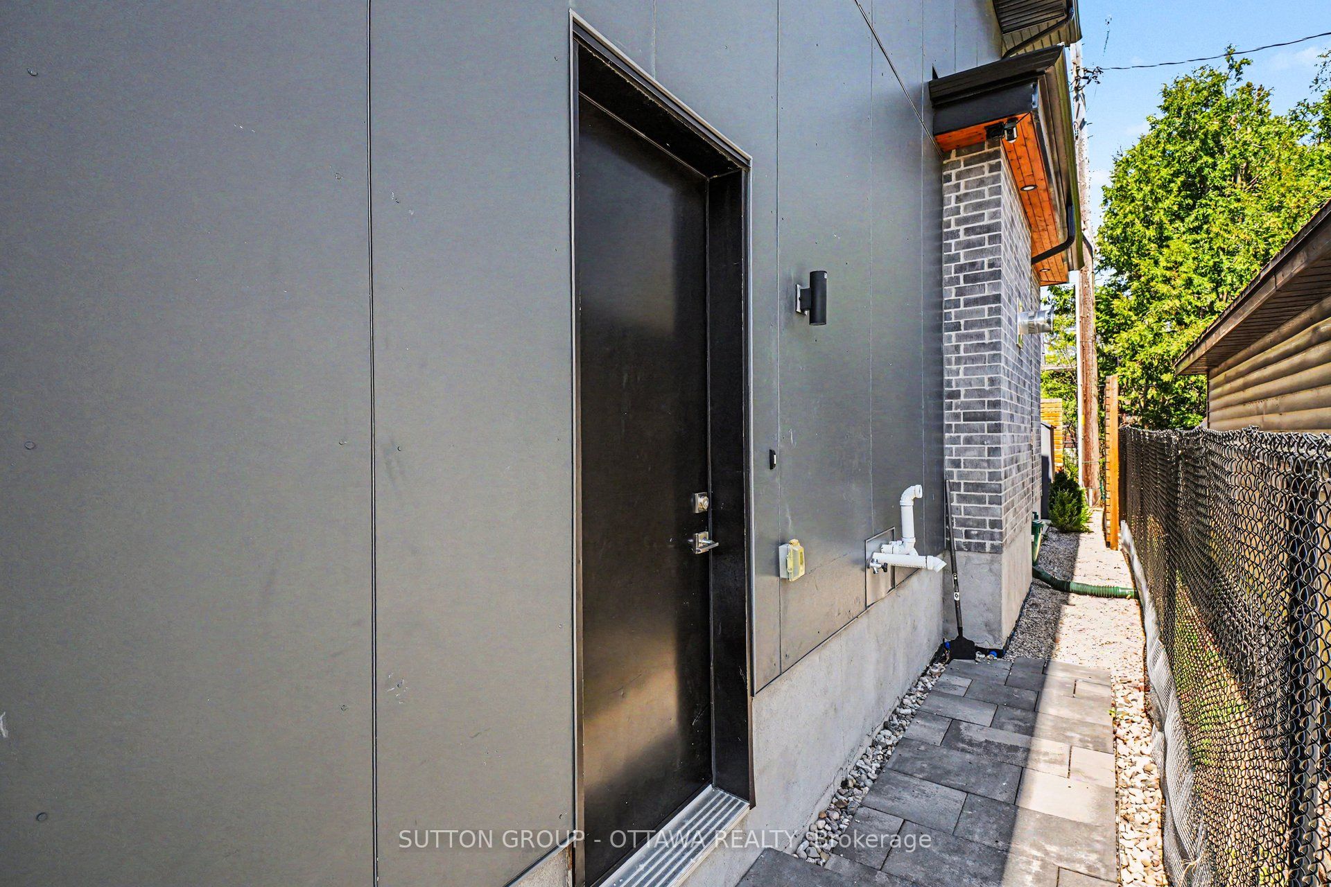 17 Lotta Avenue B Property Photo 1