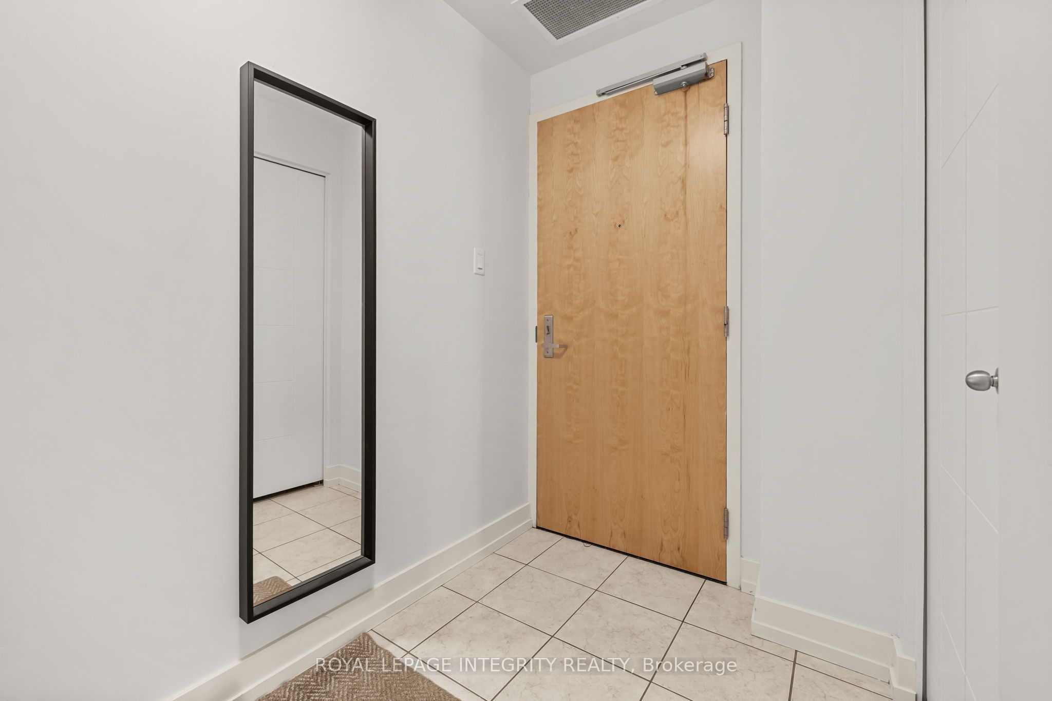 179 Metcalfe Street 1004 Property Photo 3