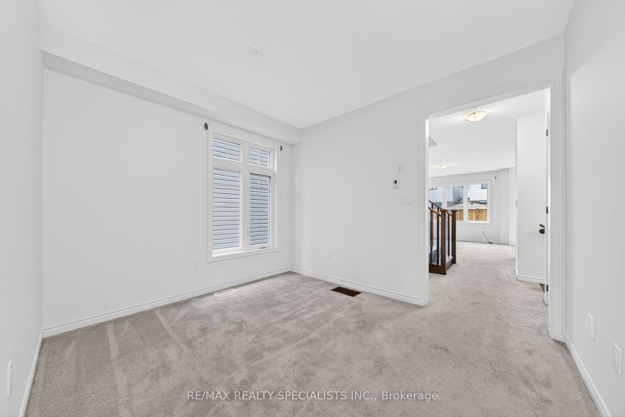 27 Harpin Way W Property Photo 7