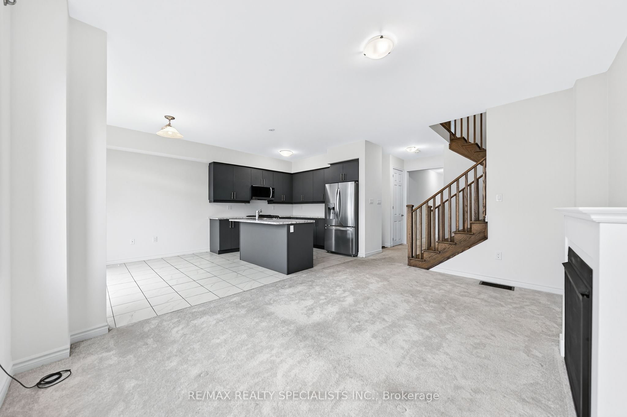 27 Harpin Way W Property Photo 13