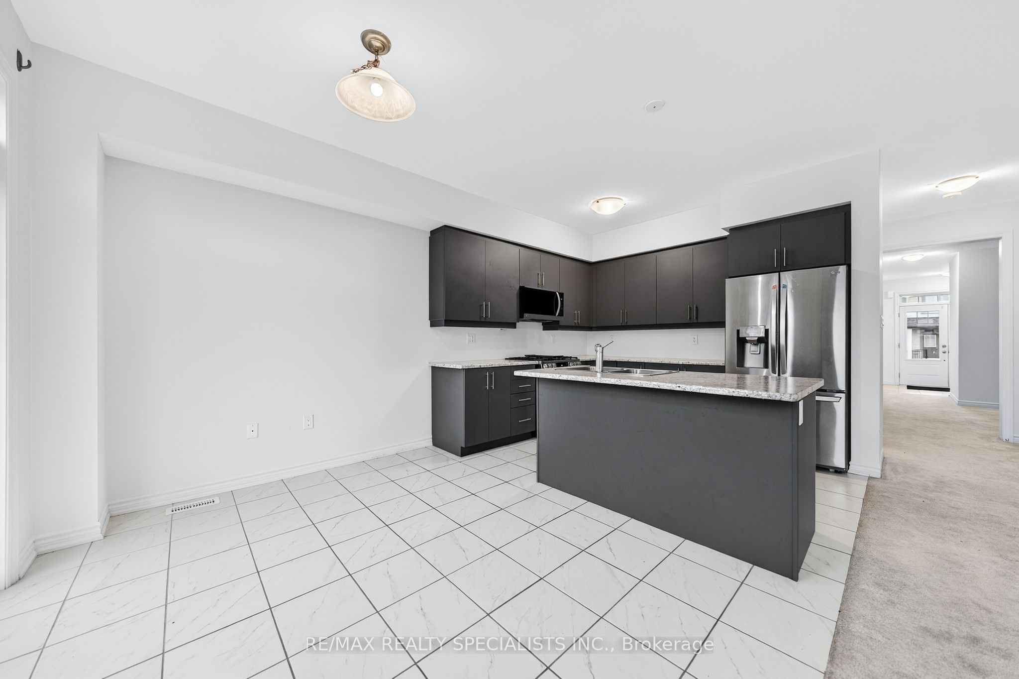 27 Harpin Way W Property Photo 15