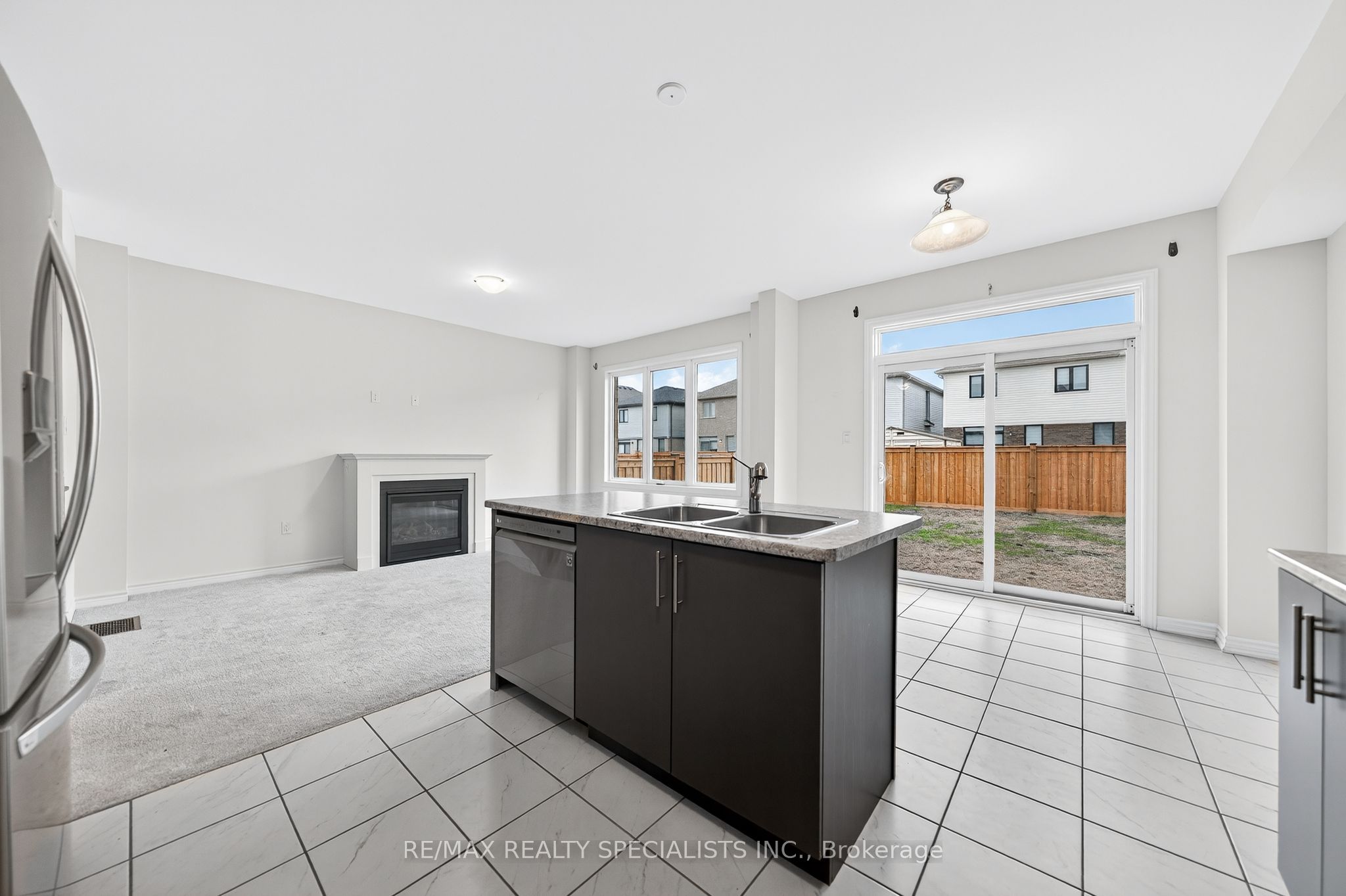 27 Harpin Way W Property Photo 22