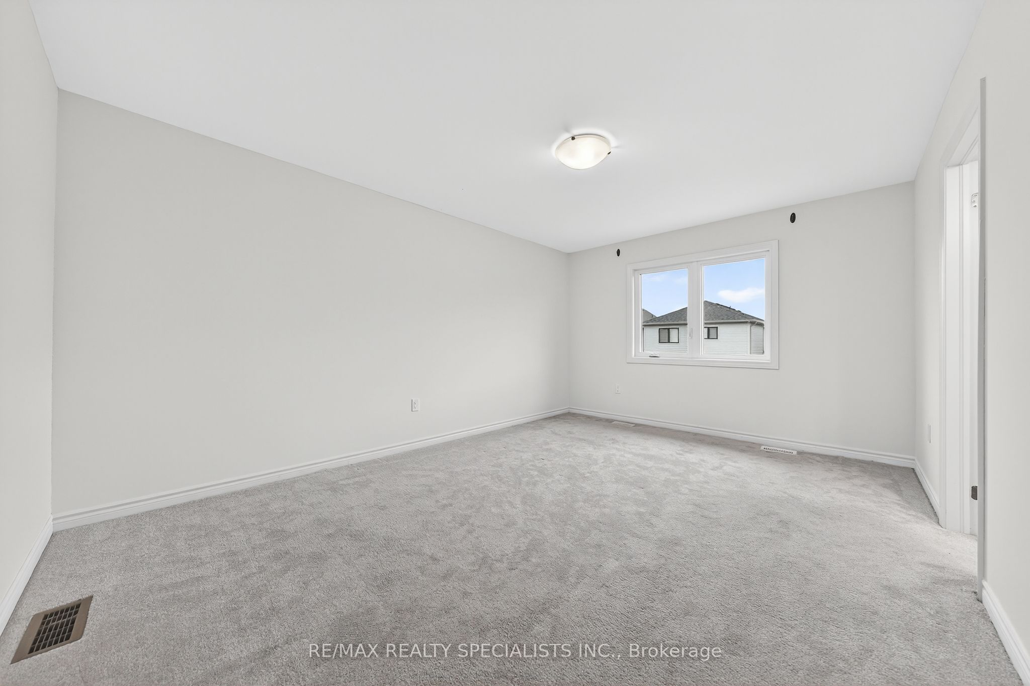 27 Harpin Way W Property Photo 29