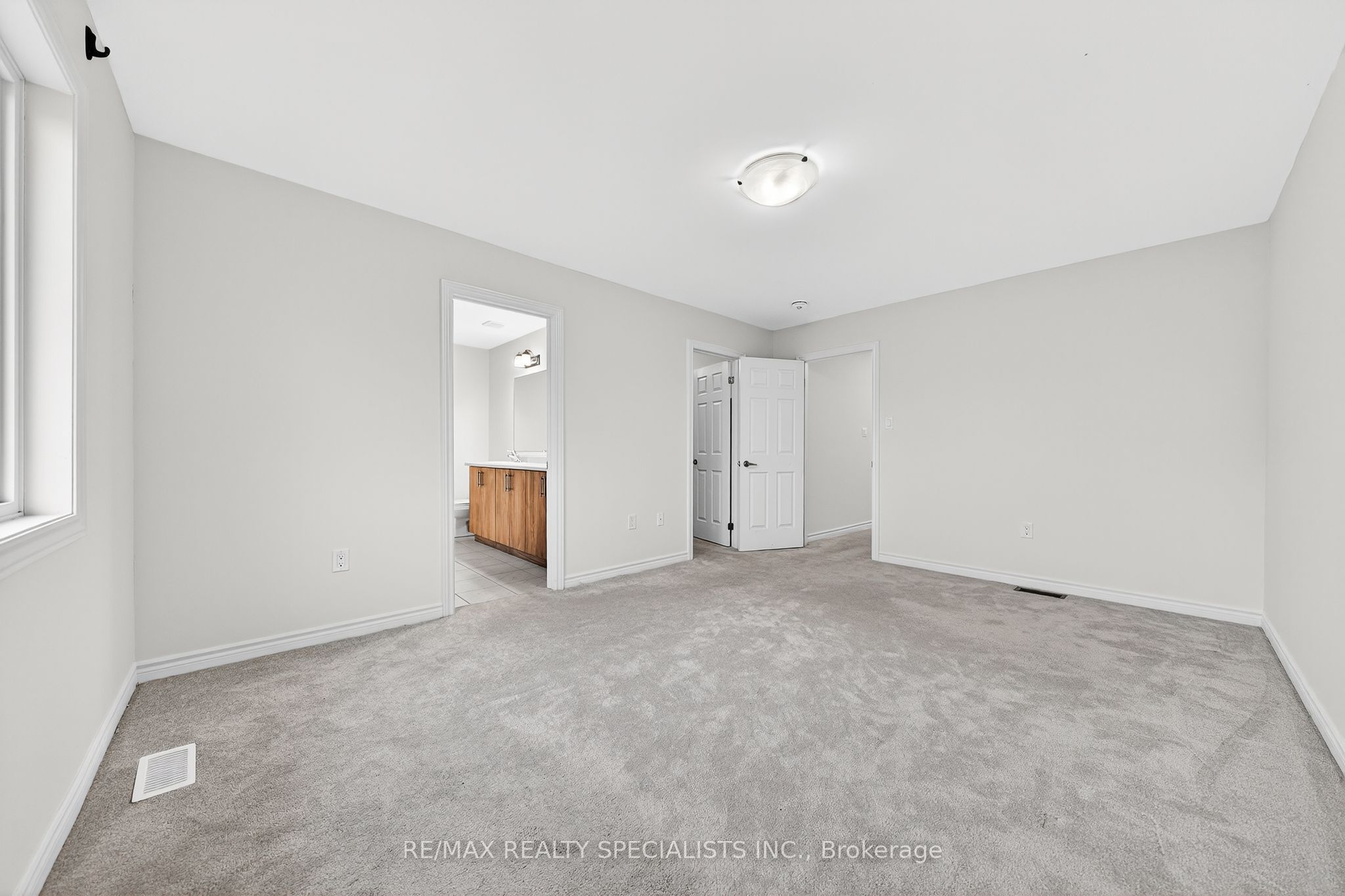 27 Harpin Way W Property Photo 30