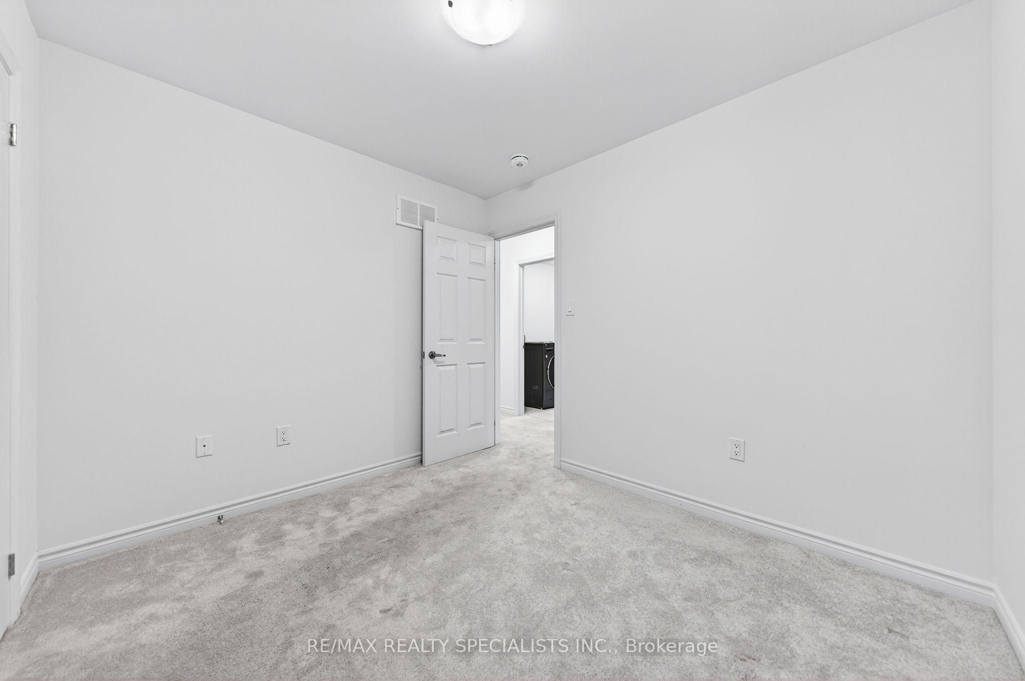 27 Harpin Way W Property Photo 40