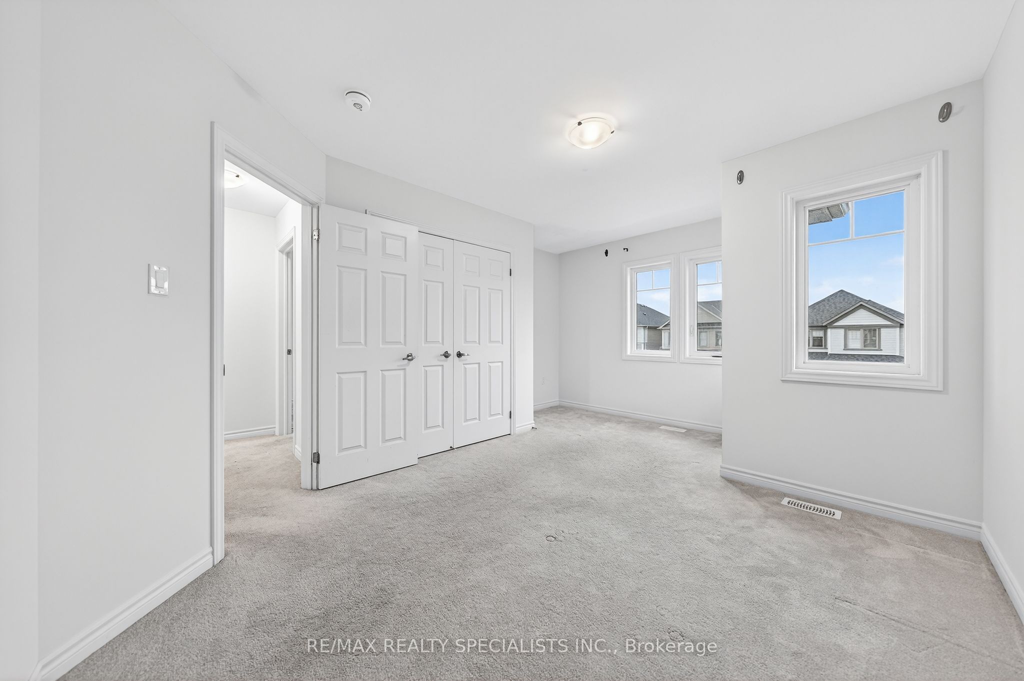27 Harpin Way W Property Photo 41