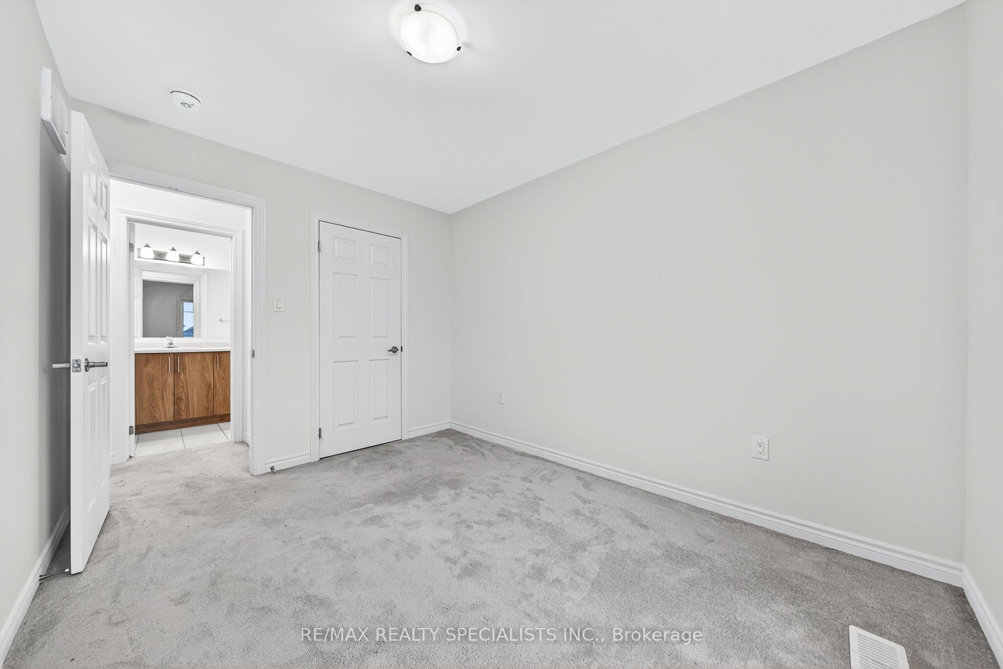 27 Harpin Way W Property Photo 43