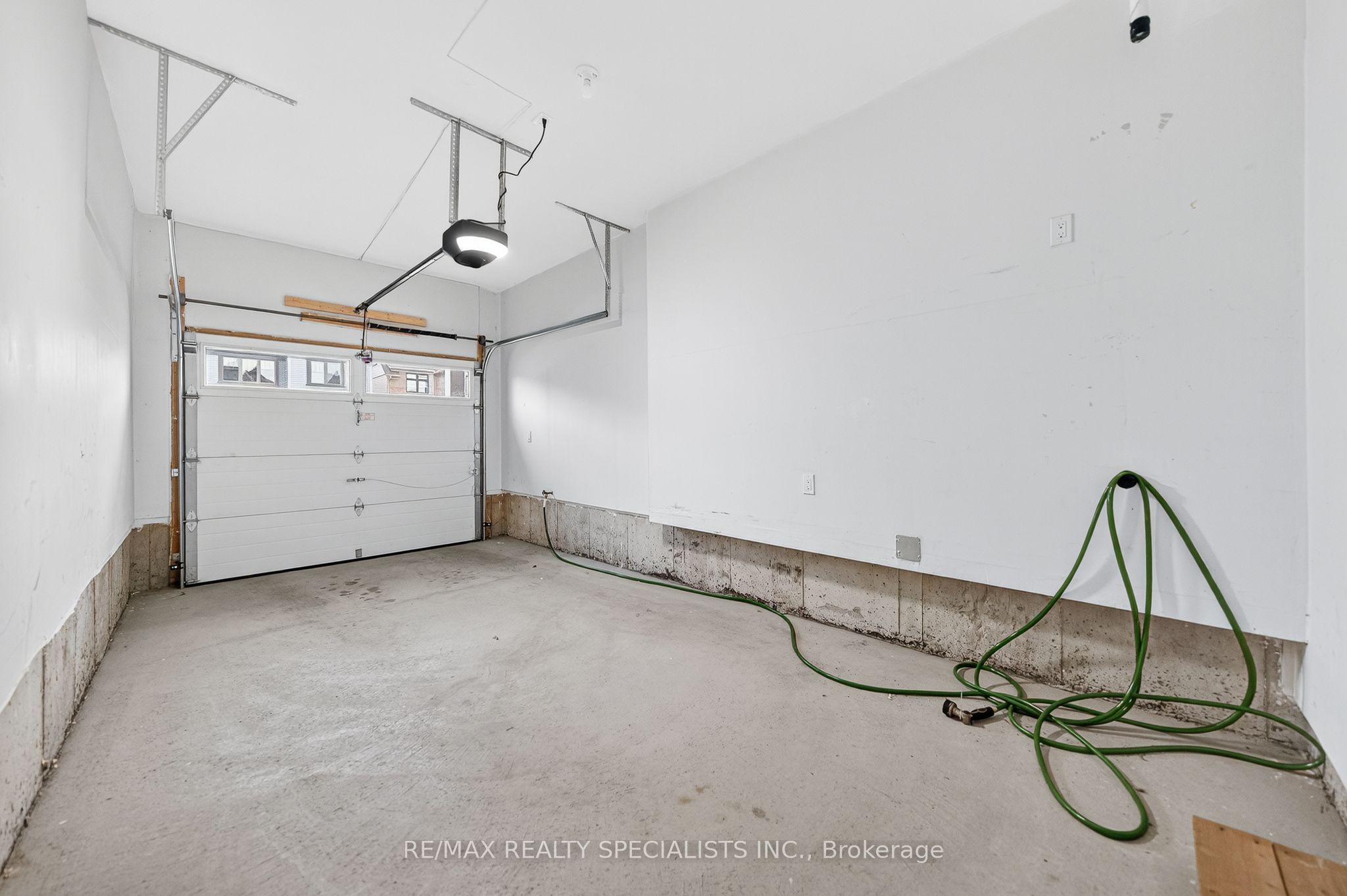 27 Harpin Way W Property Photo 47