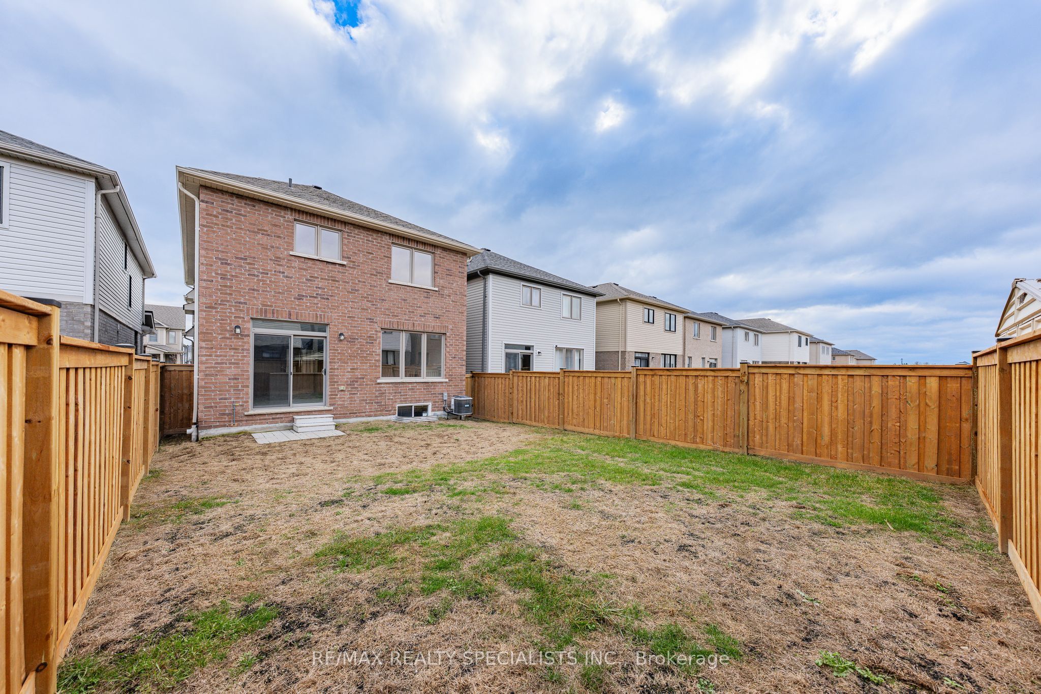 27 Harpin Way W Property Photo 48