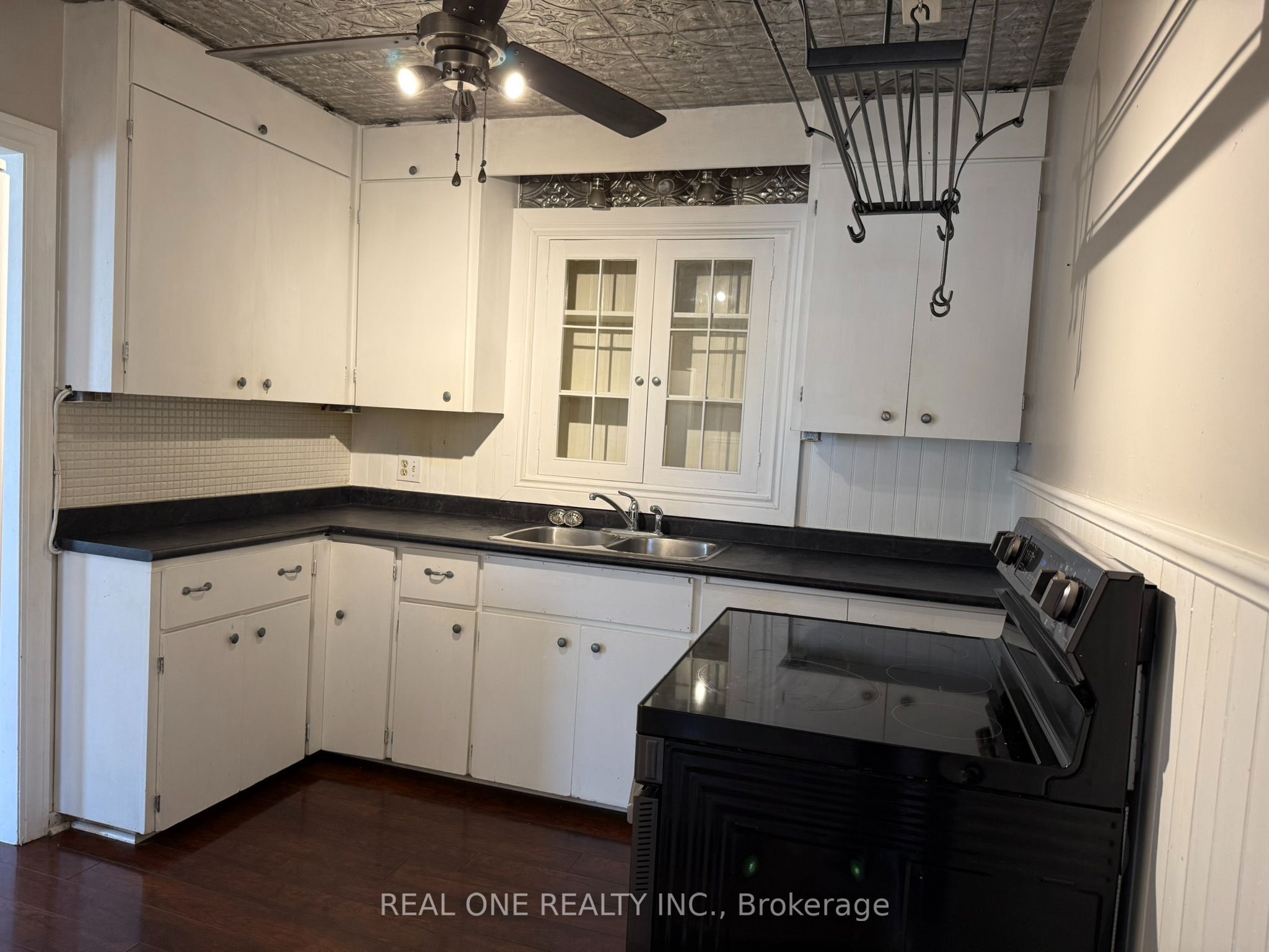 337 Victoria Avenue Property Photo 7