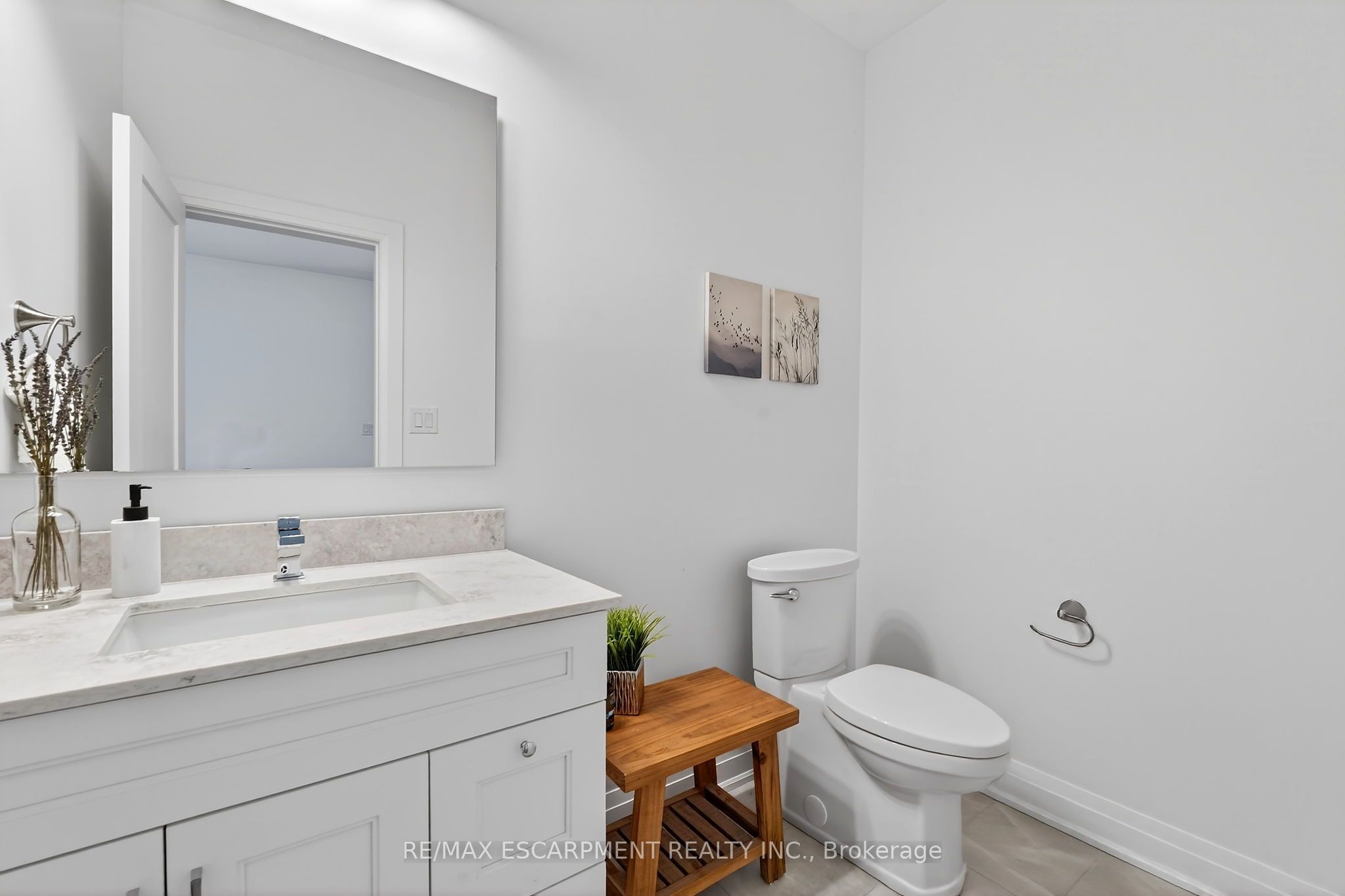 8868 Angie Drive Property Photo 6