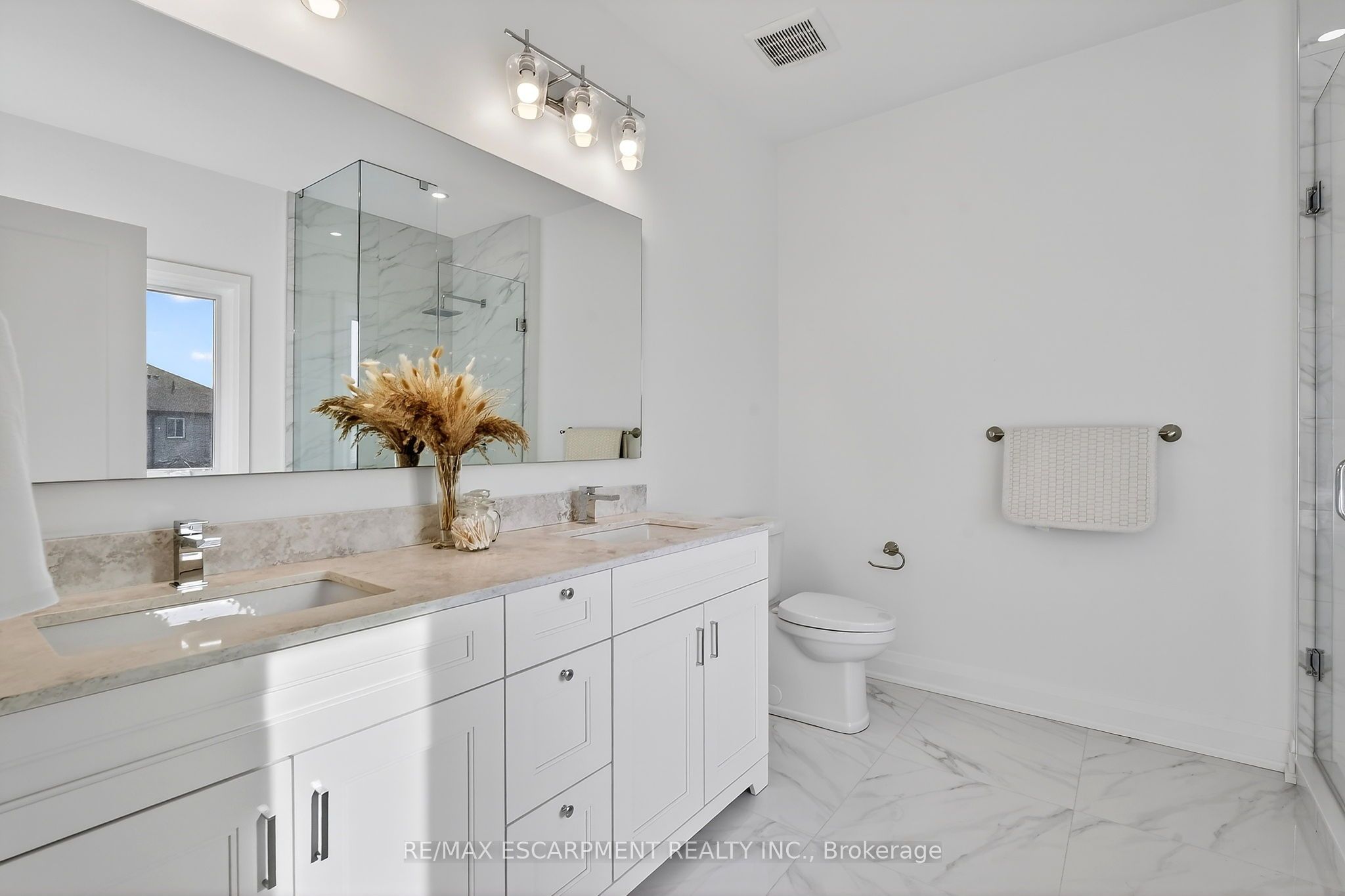 8868 Angie Drive Property Photo 23