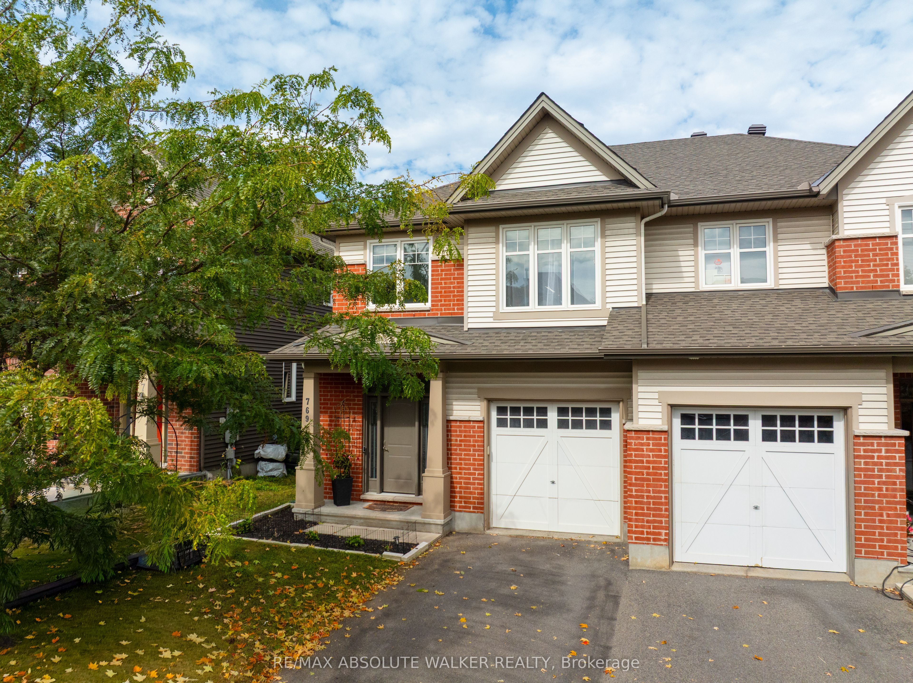 769 Hazelnut Crescent Property Photo 1