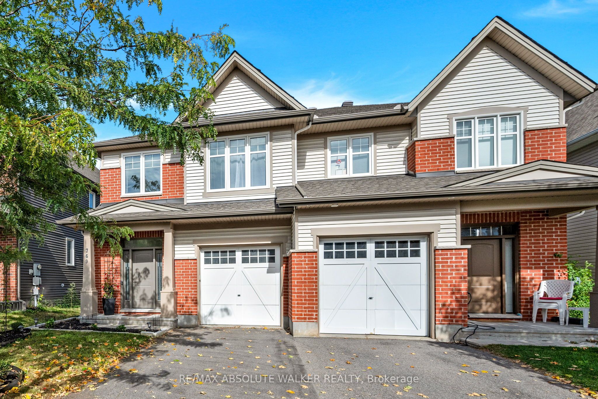 769 Hazelnut Crescent Property Photo 2