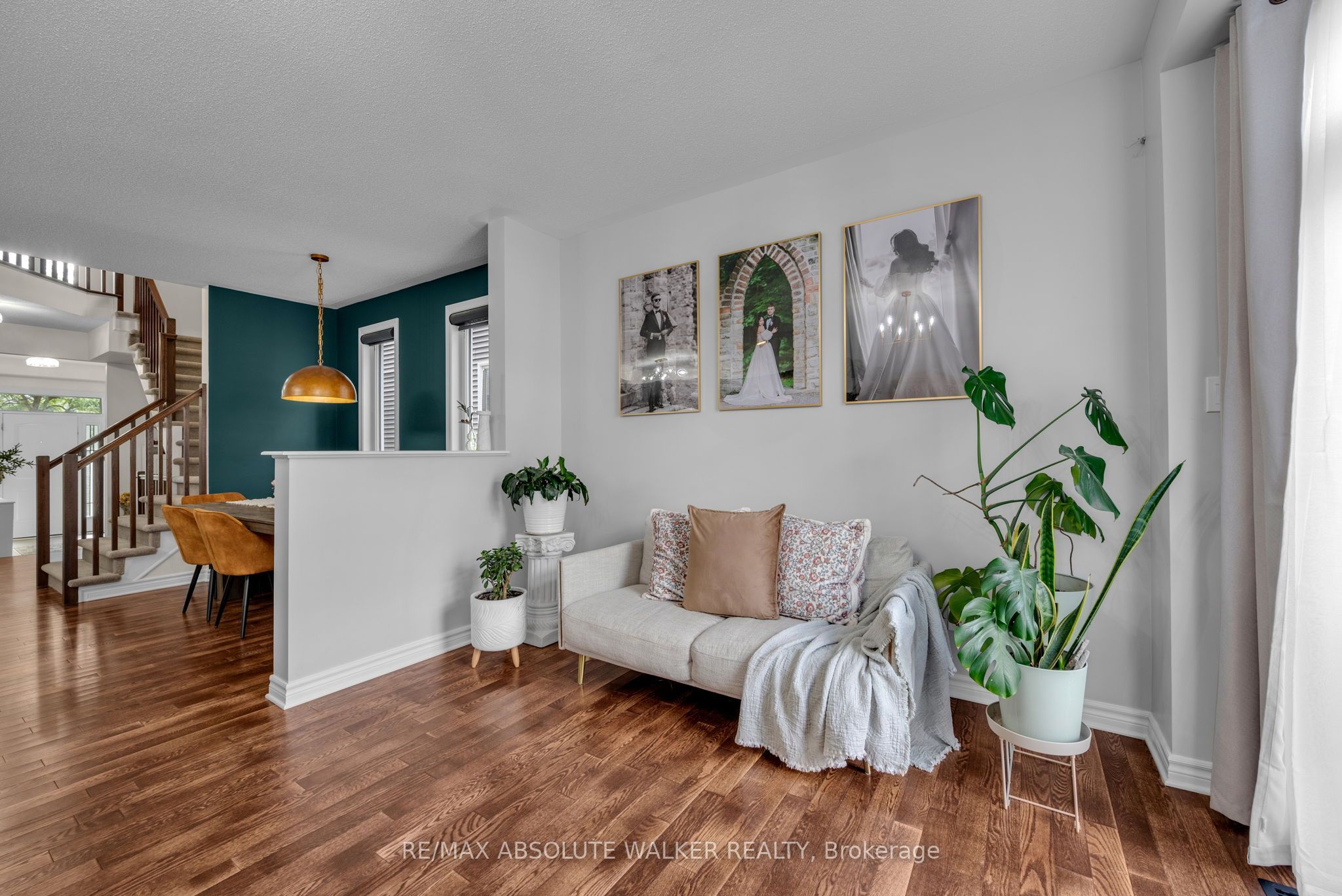 769 Hazelnut Crescent Property Photo 3