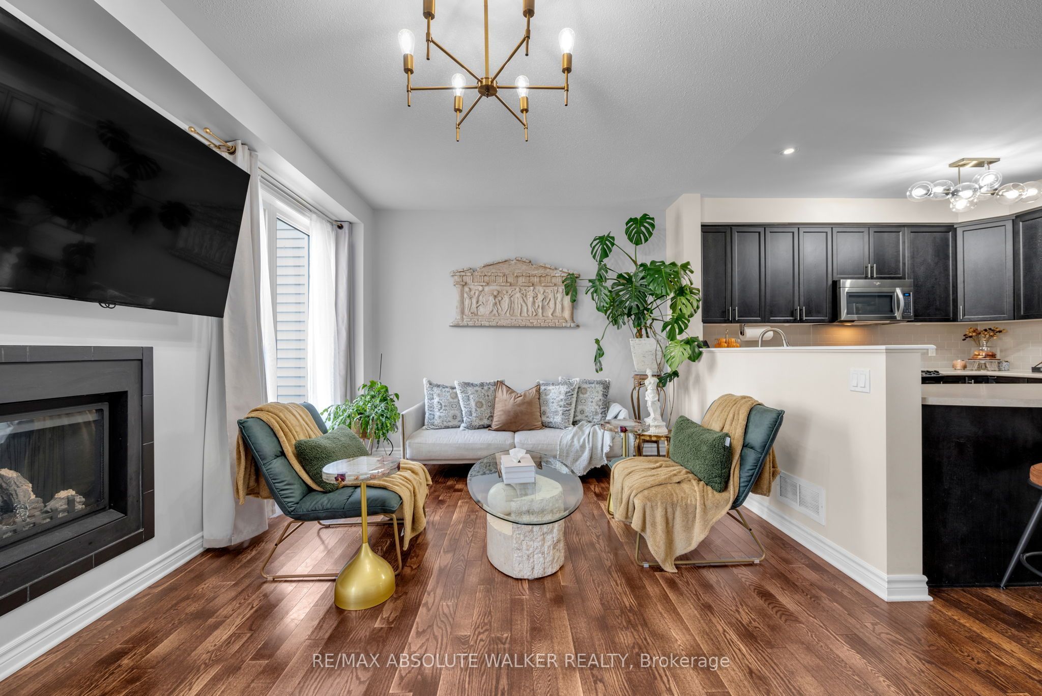 769 Hazelnut Crescent Property Photo 6