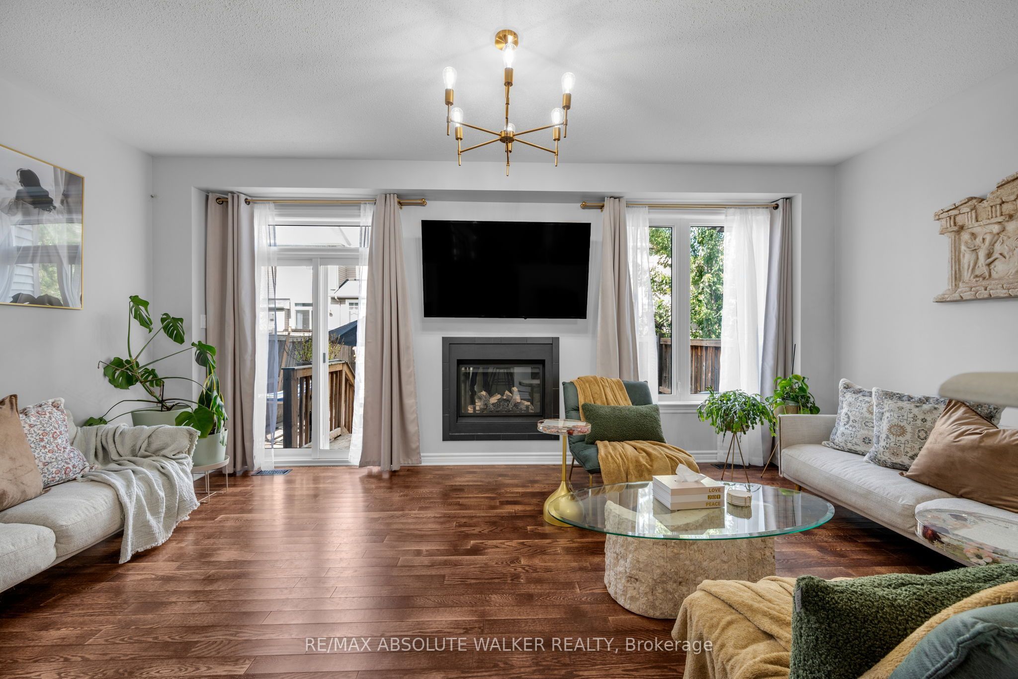 769 Hazelnut Crescent Property Photo 7