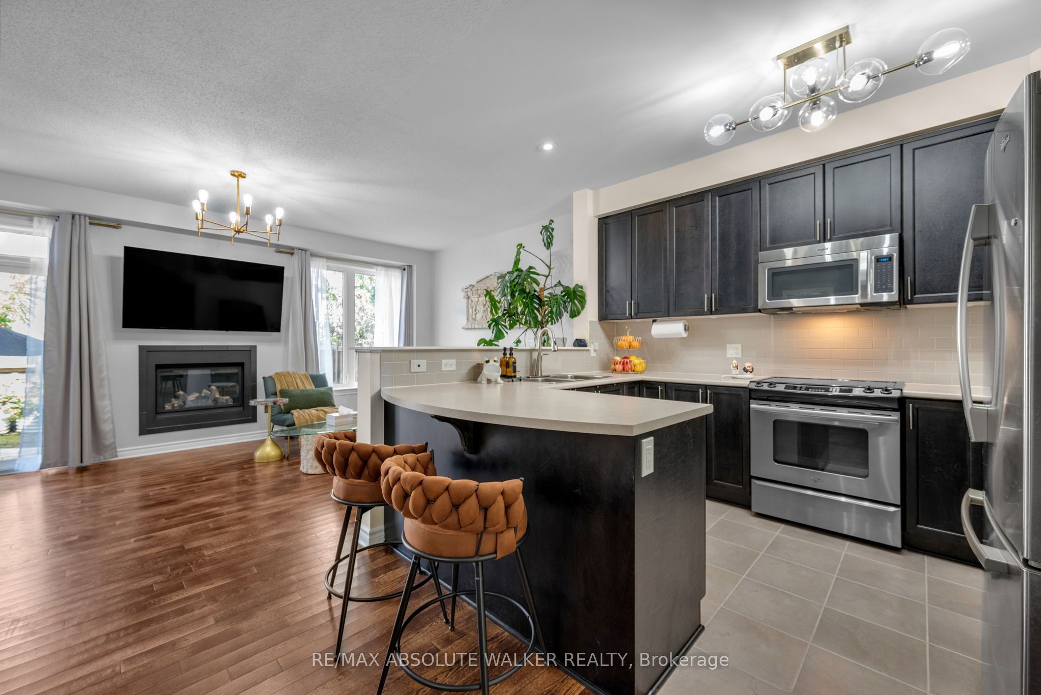 769 Hazelnut Crescent Property Photo 10