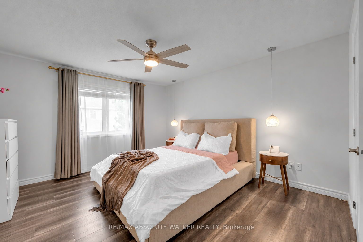 769 Hazelnut Crescent Property Photo 18