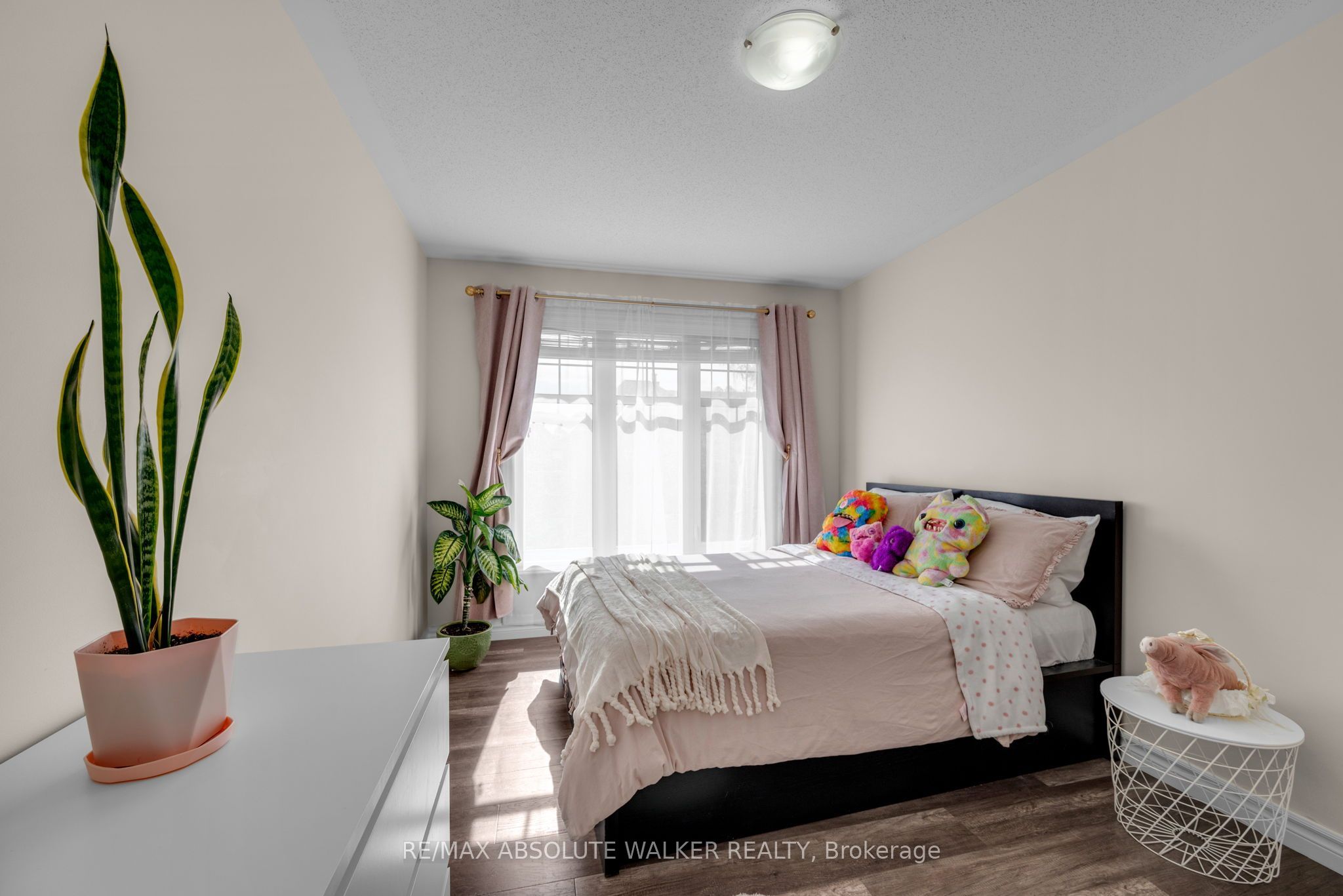 769 Hazelnut Crescent Property Photo 23