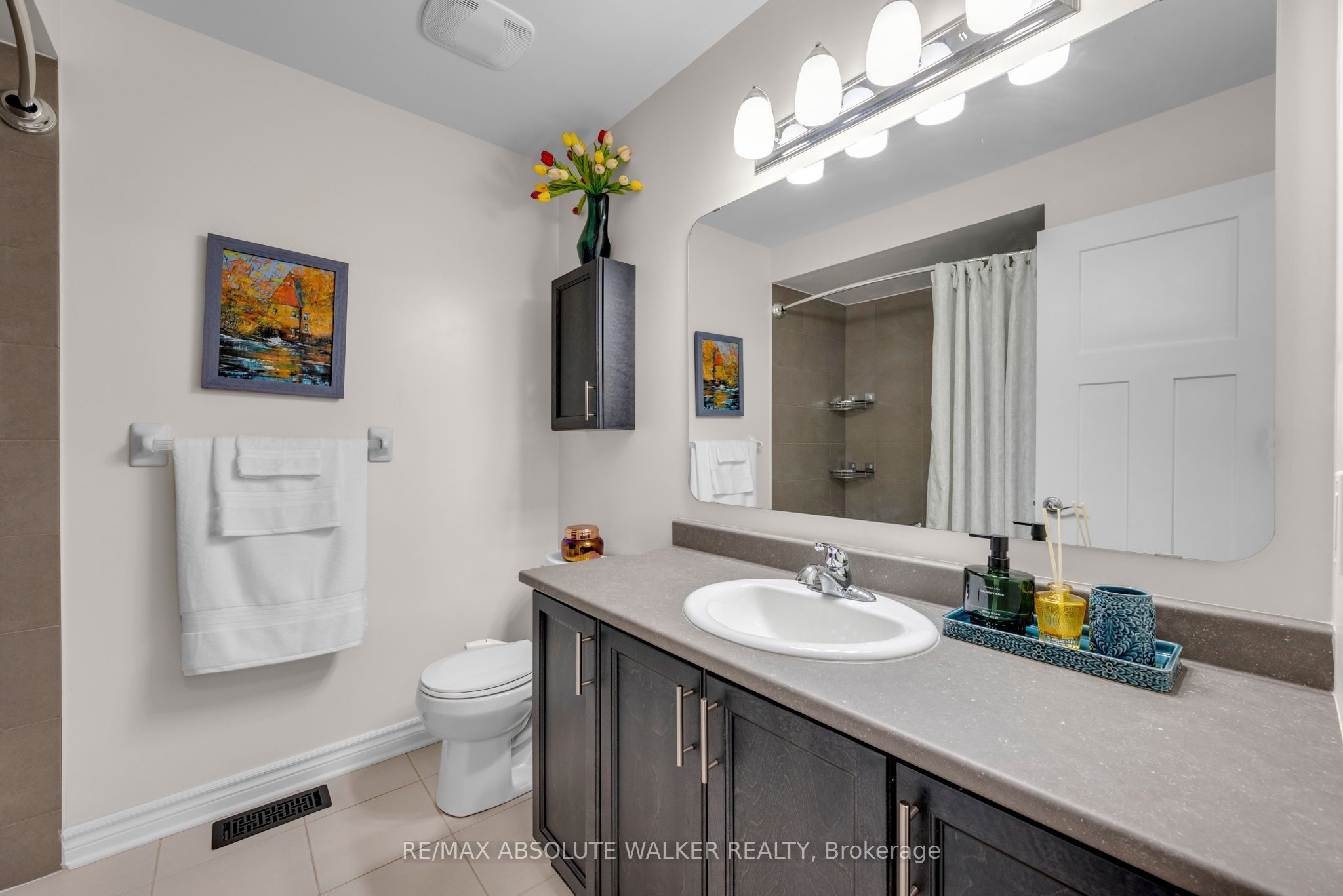 769 Hazelnut Crescent Property Photo 26