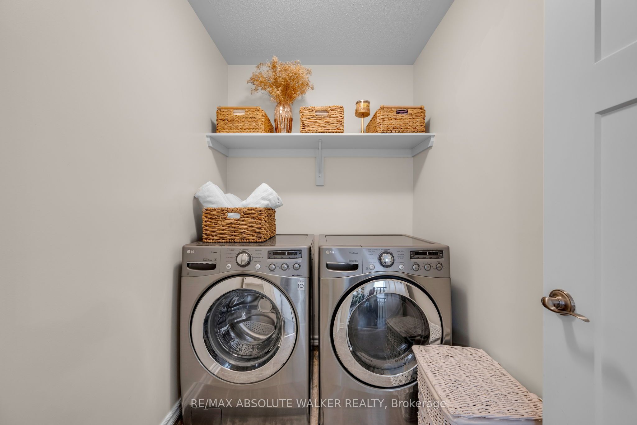 769 Hazelnut Crescent Property Photo 27