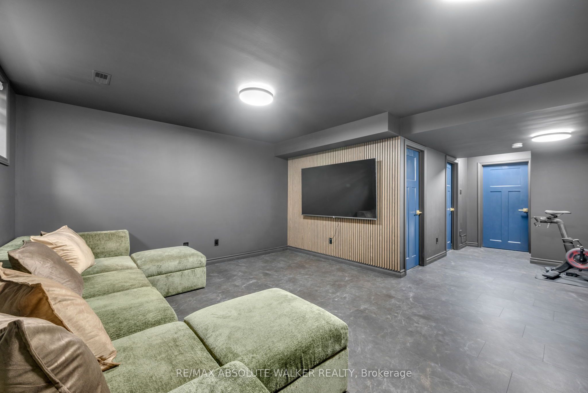769 Hazelnut Crescent Property Photo 30