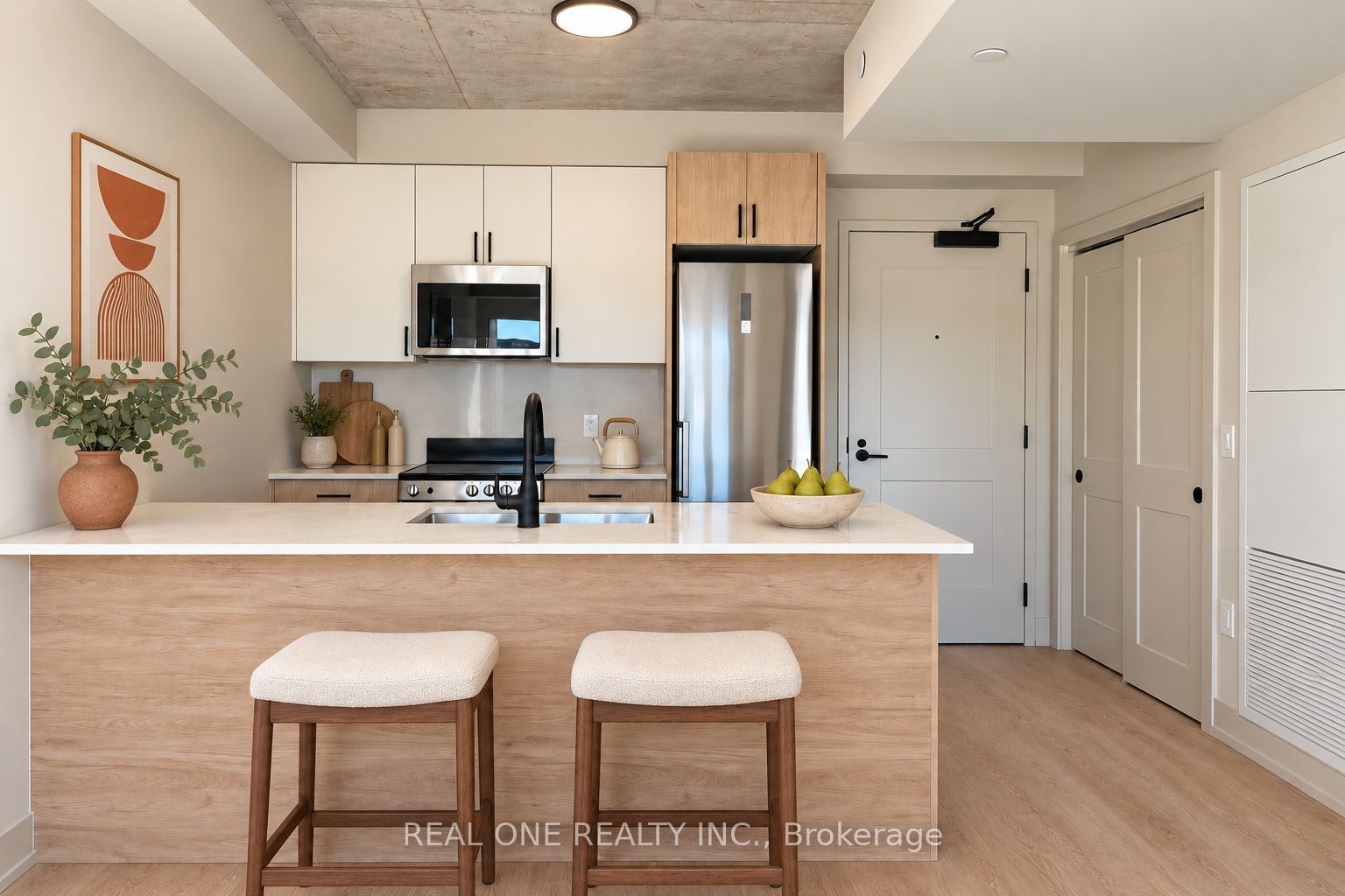 810 King Street W 606 Property Photo 3